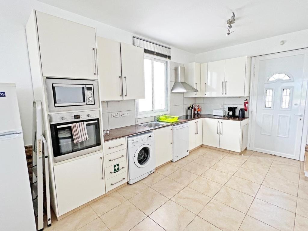 Gorgona Seafront Villas 3 Bedroom With Private Swimming Pool