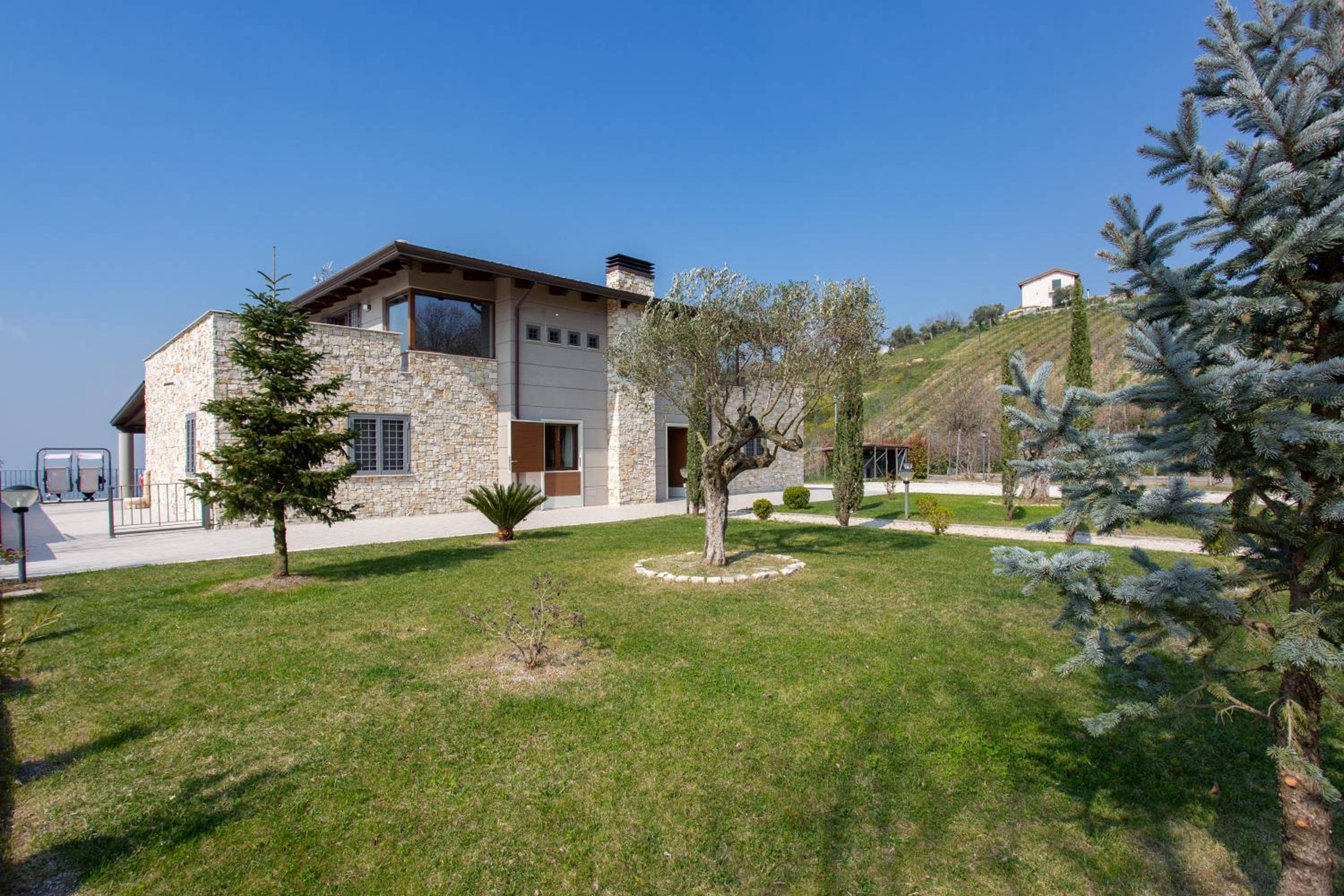 Villa Santoro al Paradiso Verde, Villa intera con Piscina
