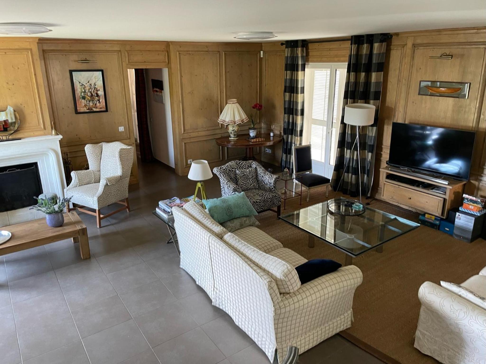 Villa Ty Laouen- villa confort avec piscine et jacuzzi- Parc -Opio-Valbonne