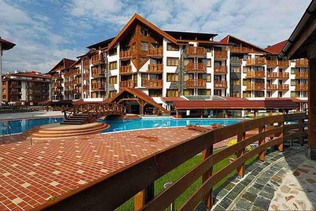 Lovely private apartment in Belelvedre