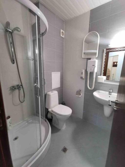Lovely private apartment in Belelvedre