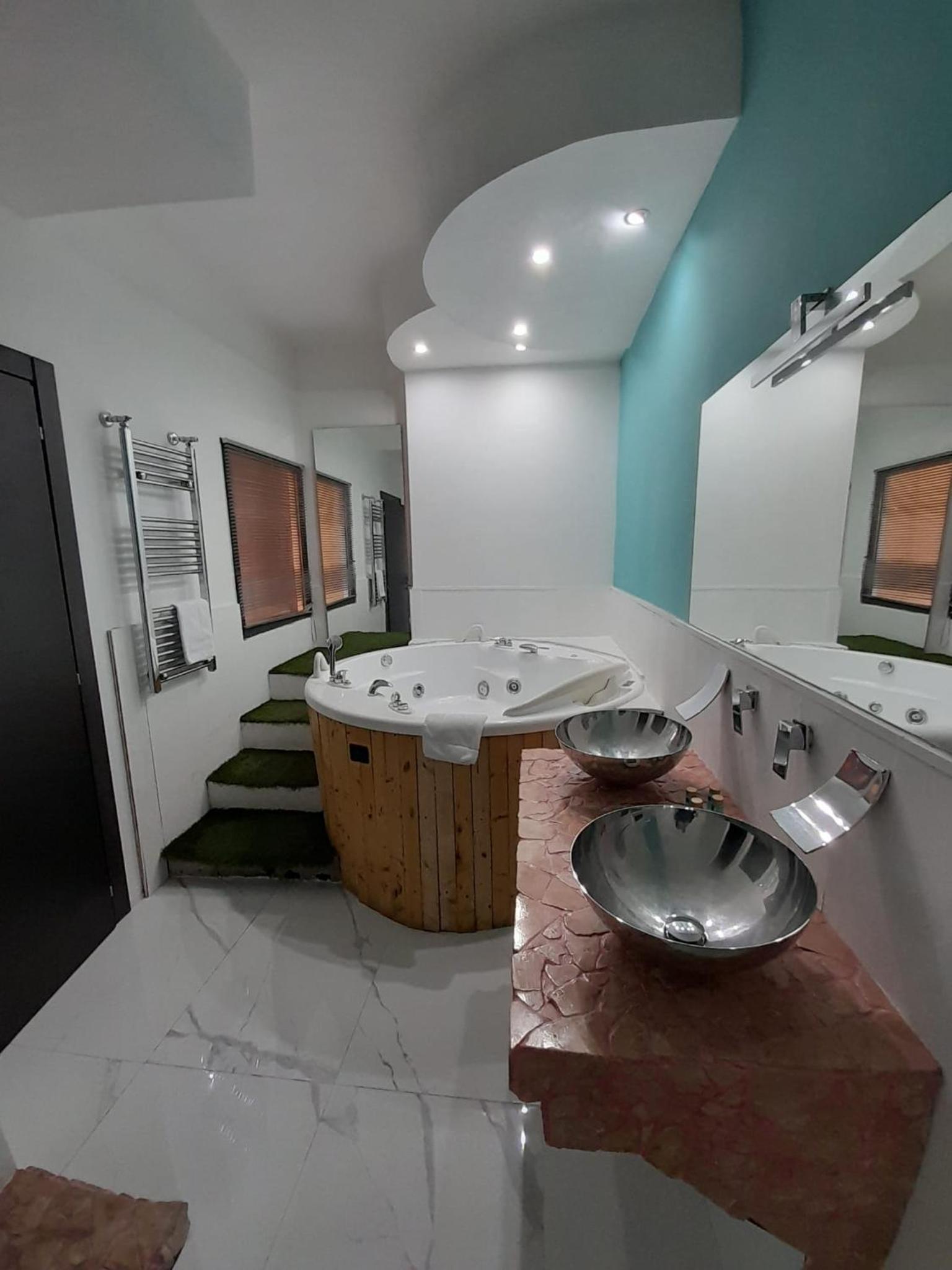 Mayfair Lifestyle Suites by Babylon Stay