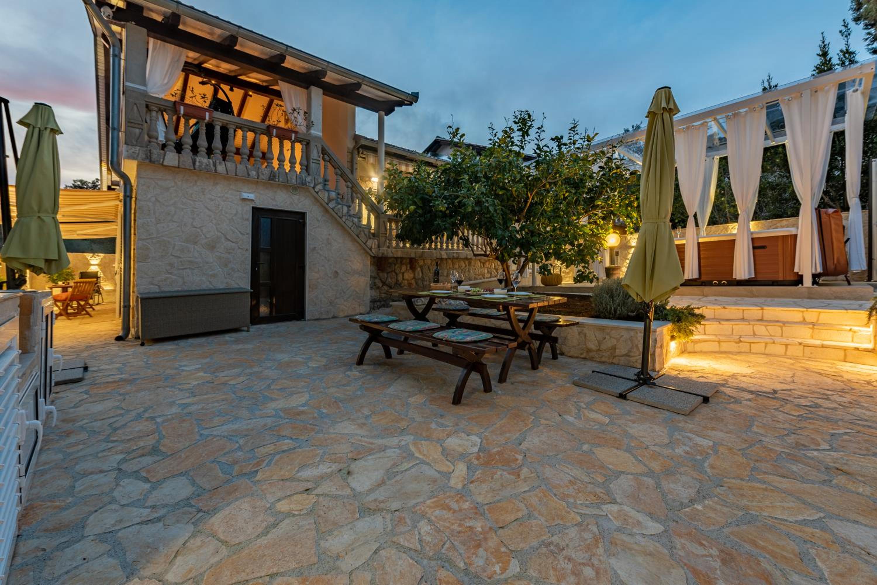 Villa Roko - Luxury Villa 60m from beach! view 2