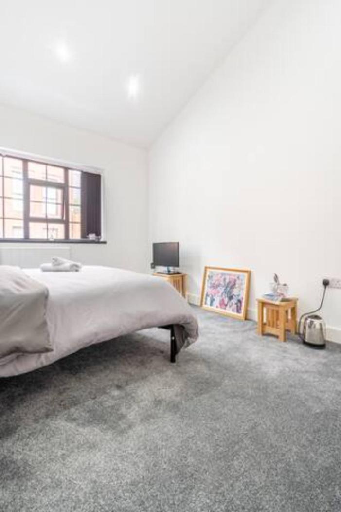 Beautiful En-suite Room with Bath Tub to Let in the Jewelry Quarter view 4