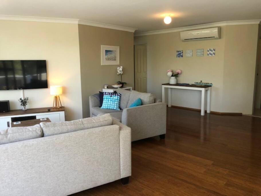 Tranquil Escape - Koala Hotspot - 2 Bed 2 Bath Apt Spectacular Sea Views