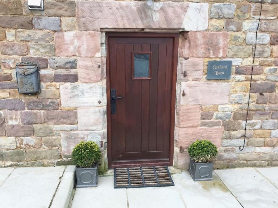 Chic 2 Bed Near Alton Towers, Polar Bears, Peak District view 3