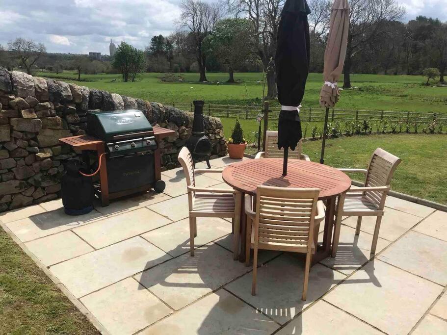 Chic 2 Bed Near Alton Towers, Polar Bears, Peak District view 4