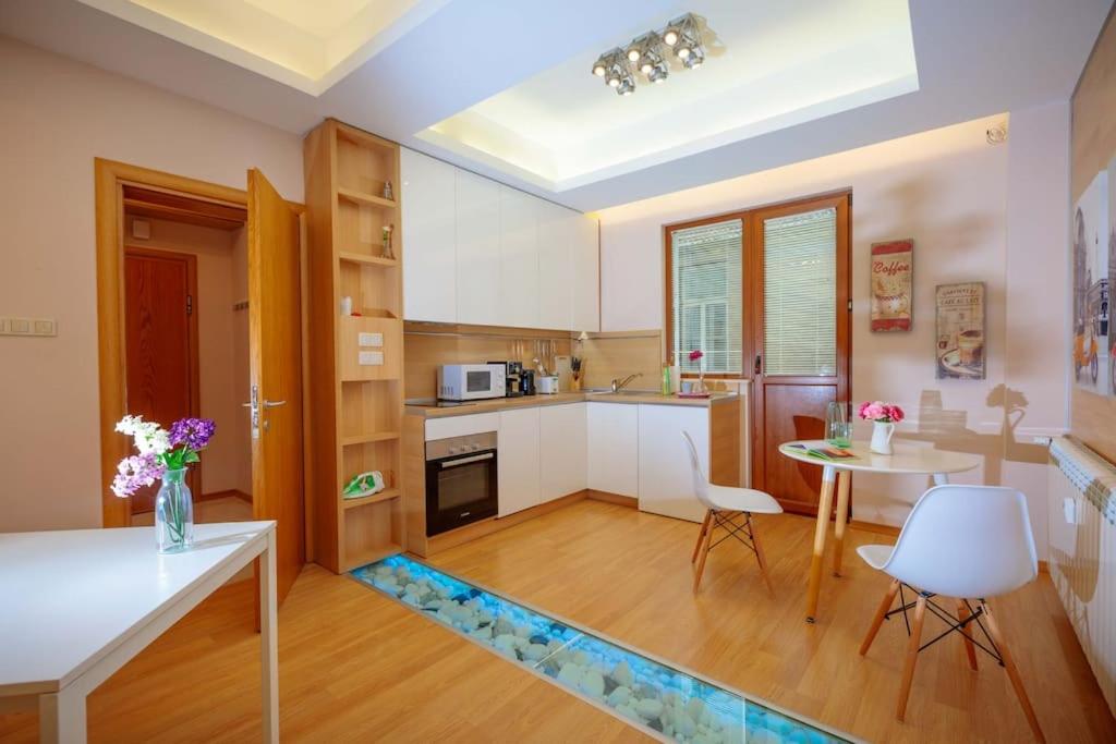 Hight Tech super center apartment