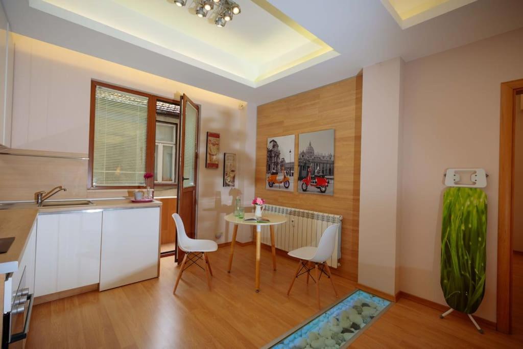 Hight Tech super center apartment