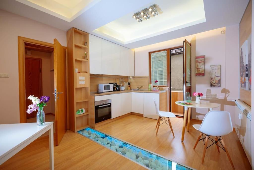 Hight Tech super center apartment