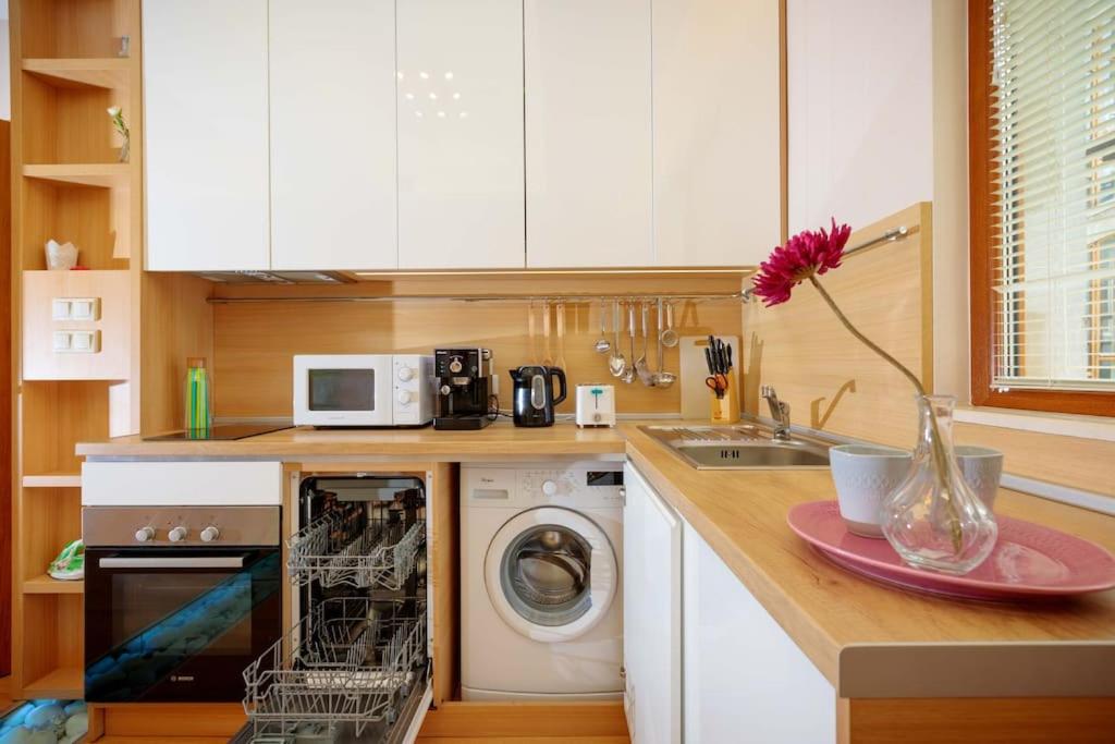 Hight Tech super center apartment