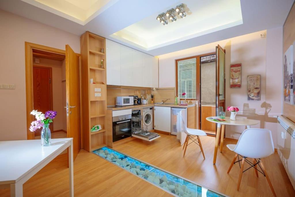 Hight Tech super center apartment