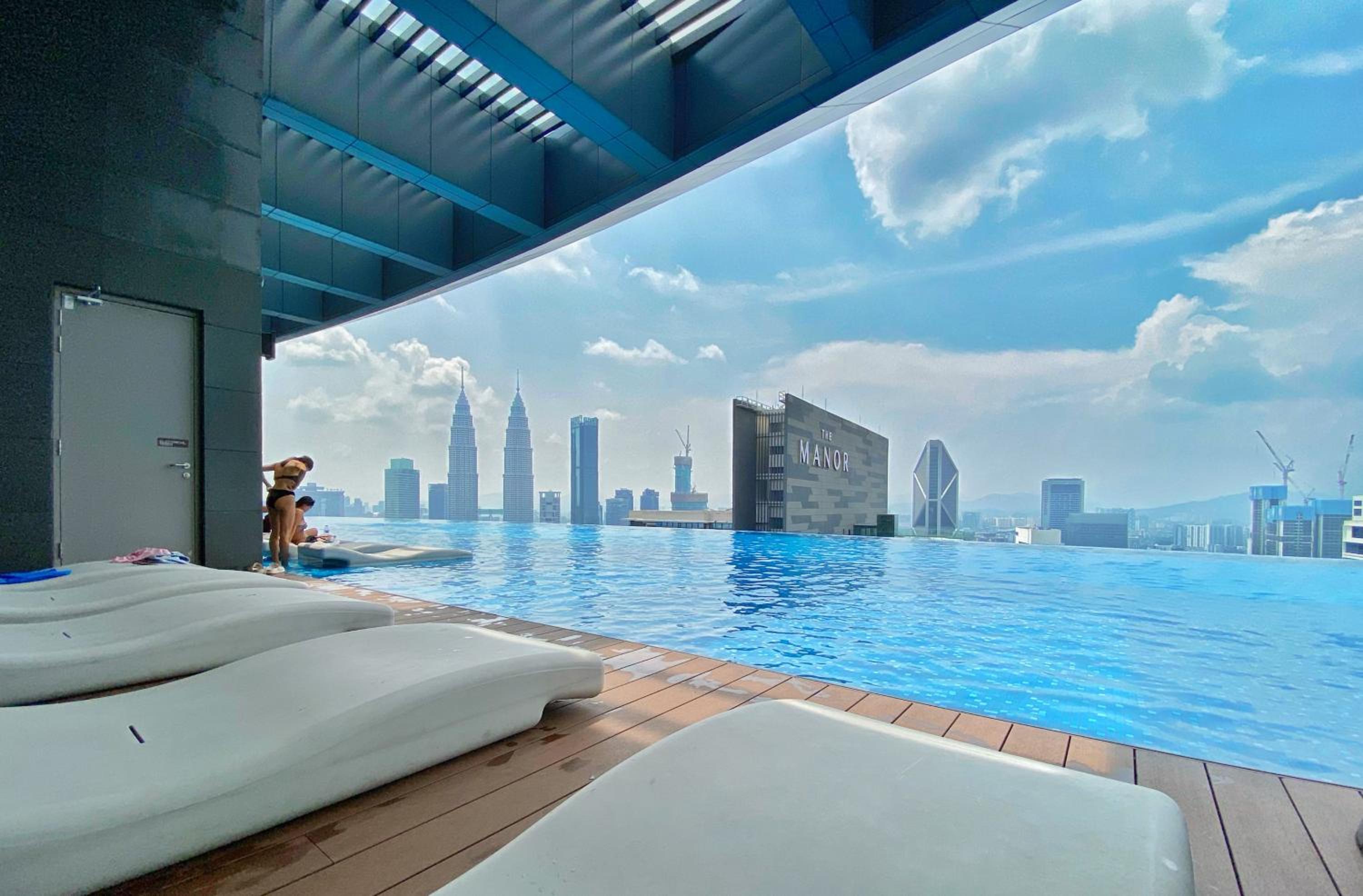 Amazing KLCC SKY view infinity pool Eaton Residences Suites