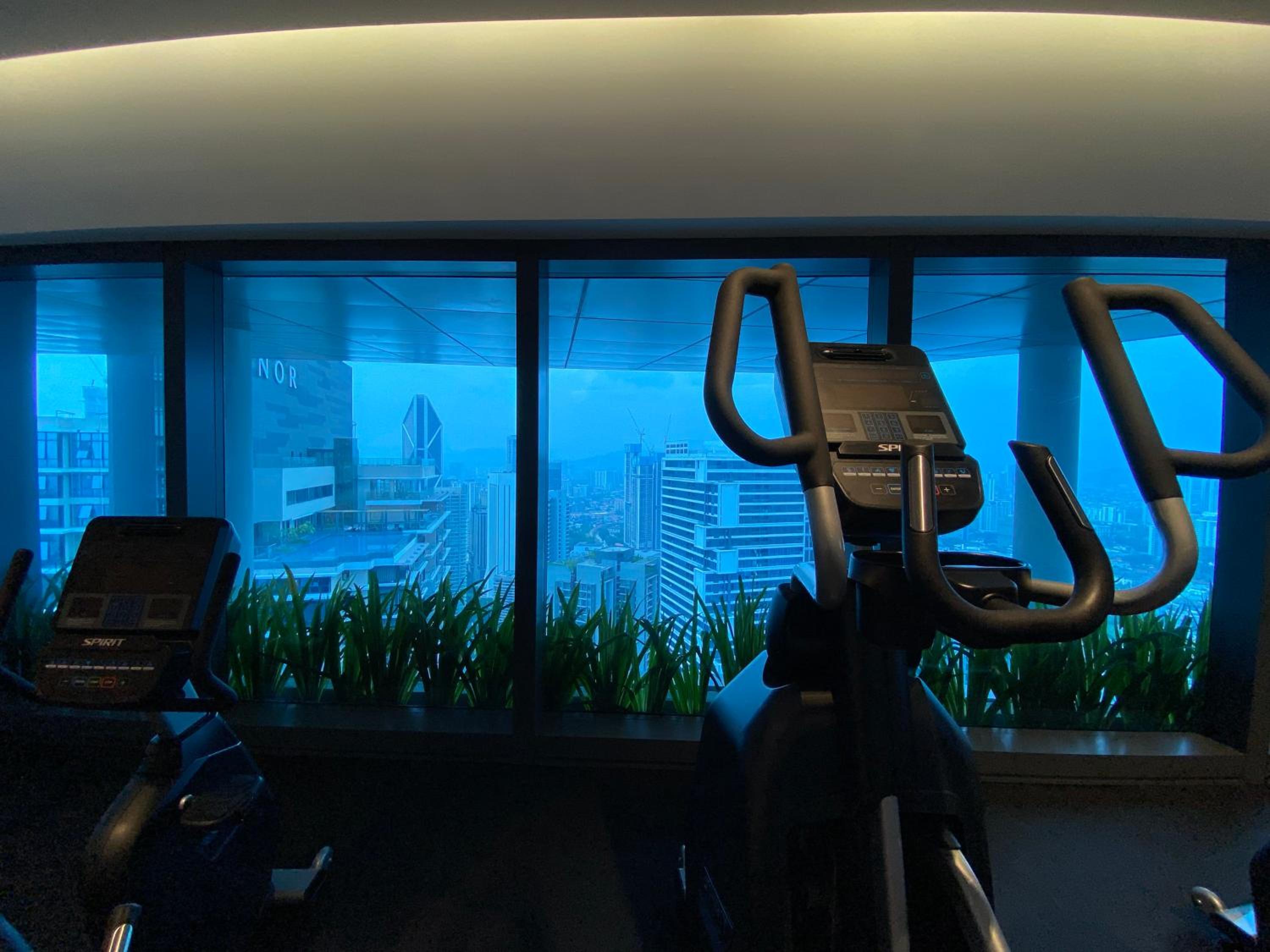 Amazing KLCC SKY view infinity pool Eaton Residences Suites