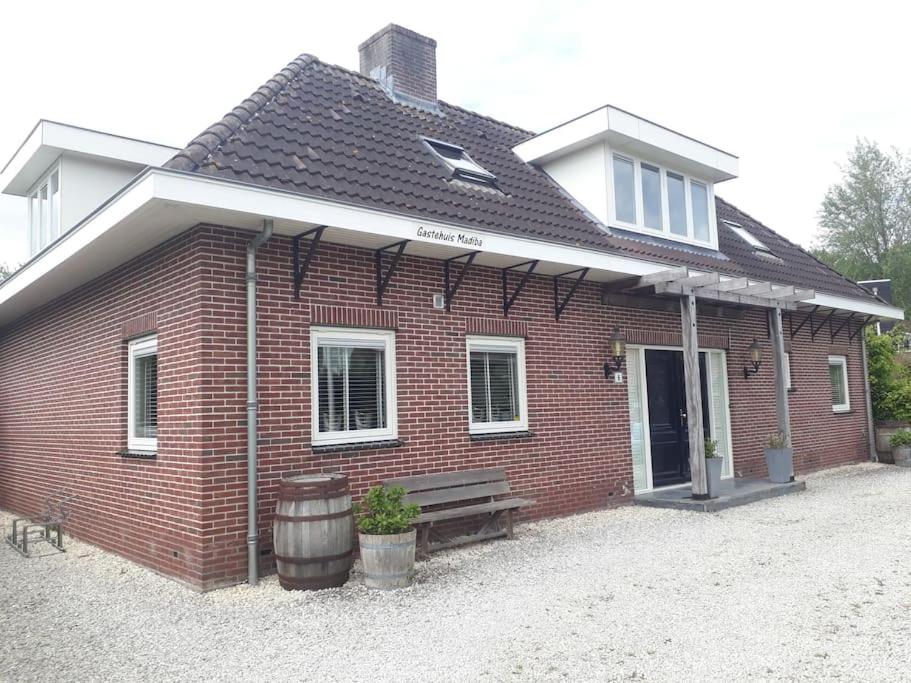 Gastehuis Madiba met privé zwembad en jacuzzi