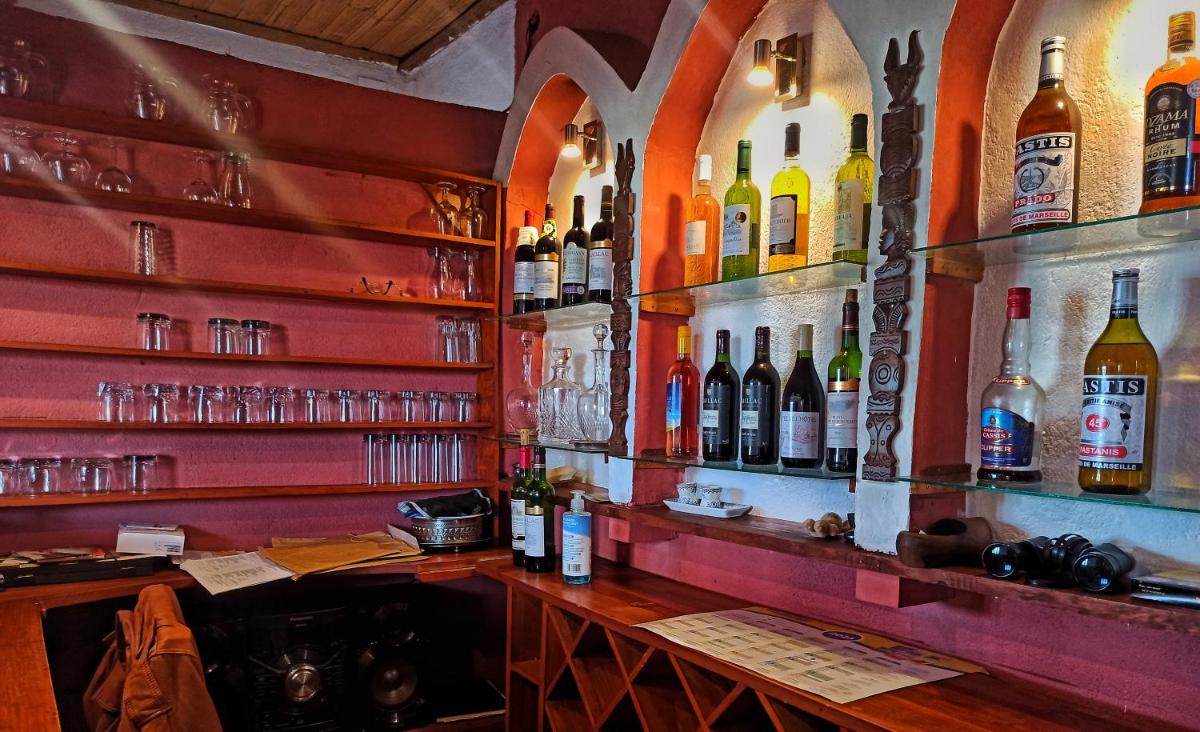 bar