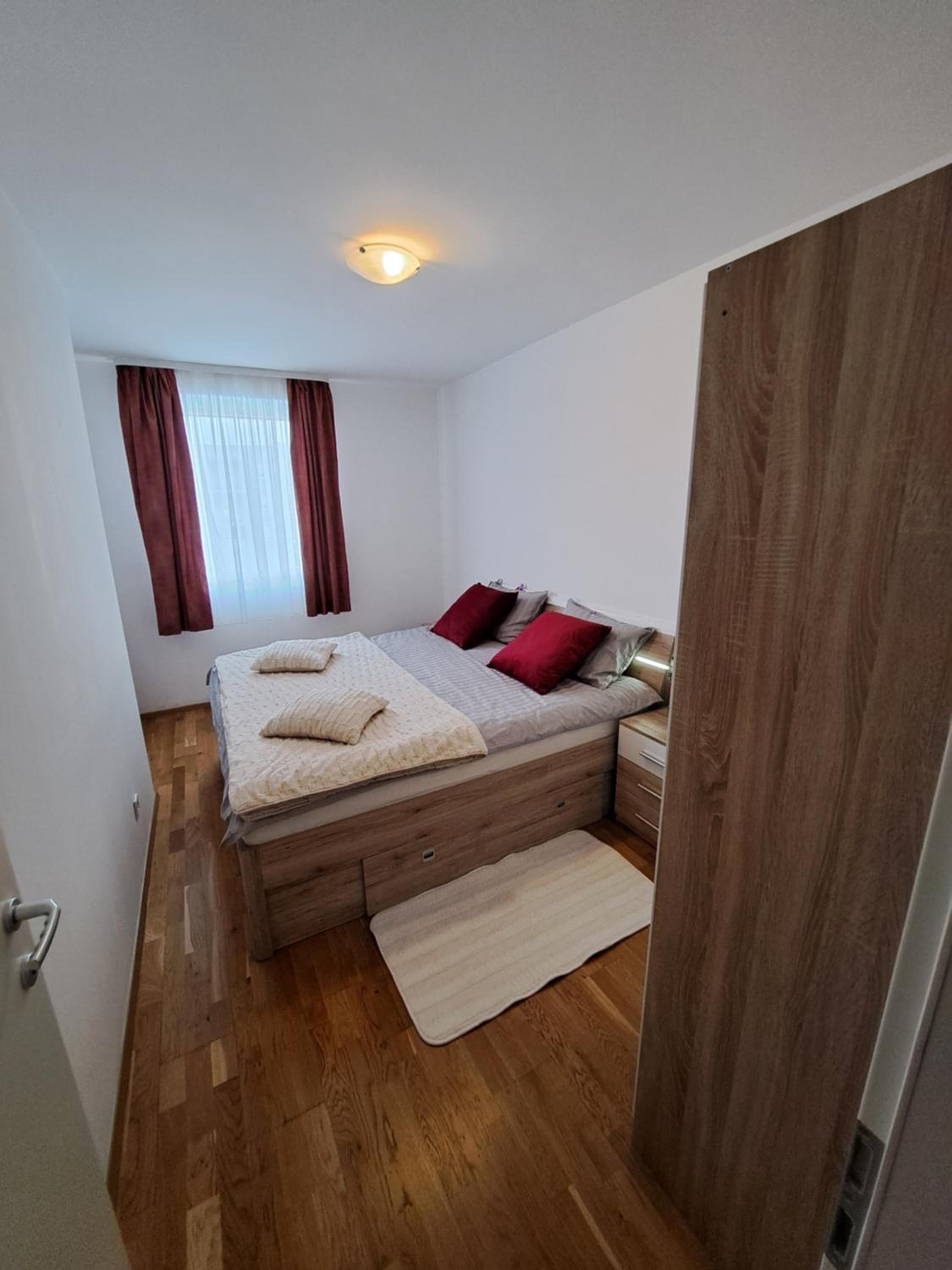 Mariposa, apartment with balcony, private parking in the garage, Near the biggest shopping center Mall of Split view 2