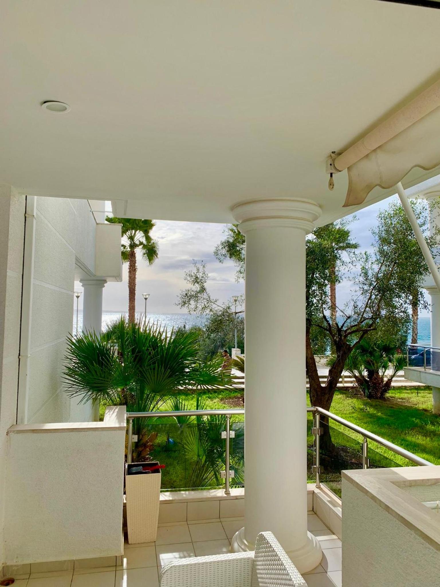 Loli Apartment Luxury white Residence