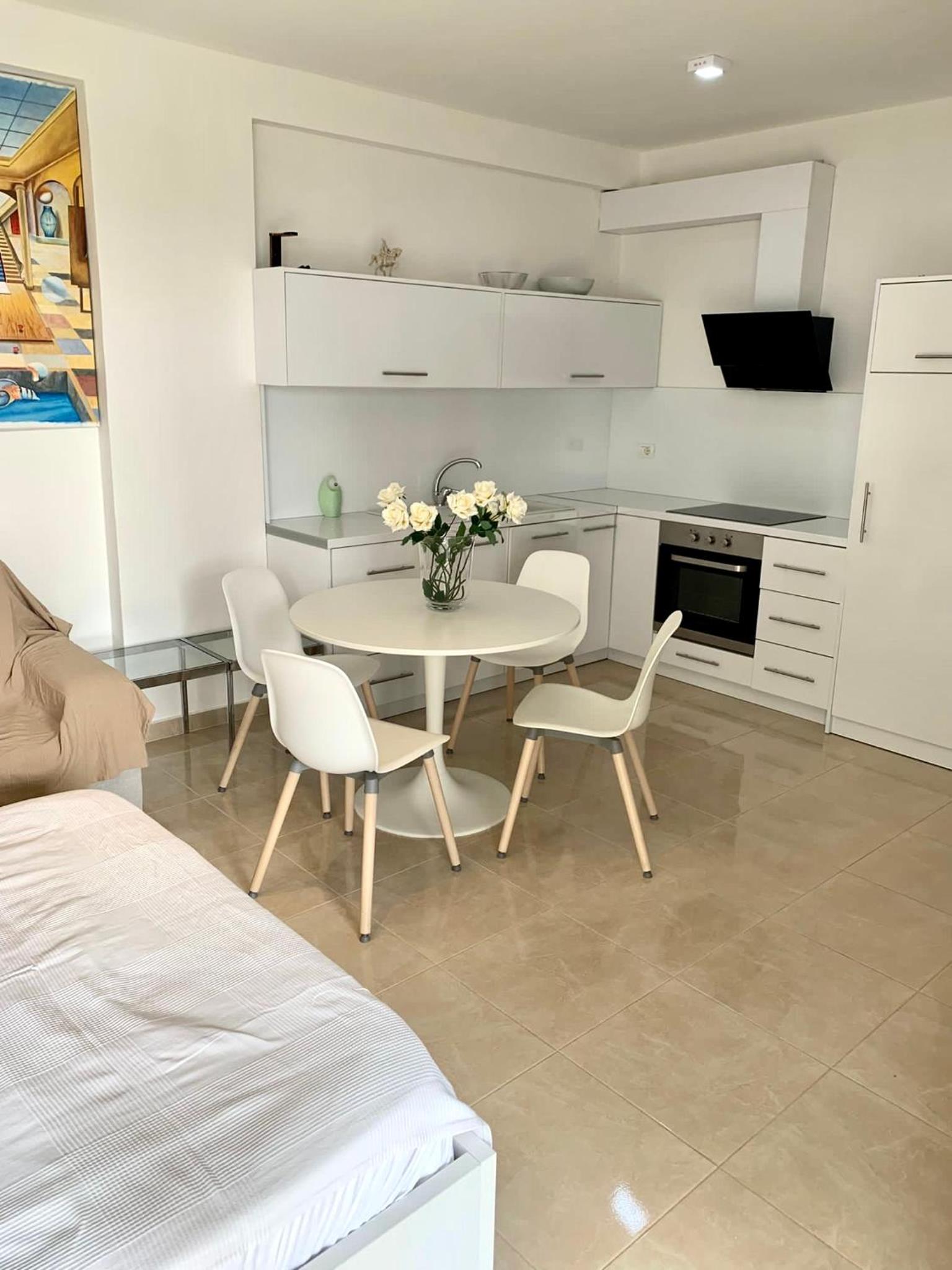 Loli Apartment Luxury white Residence
