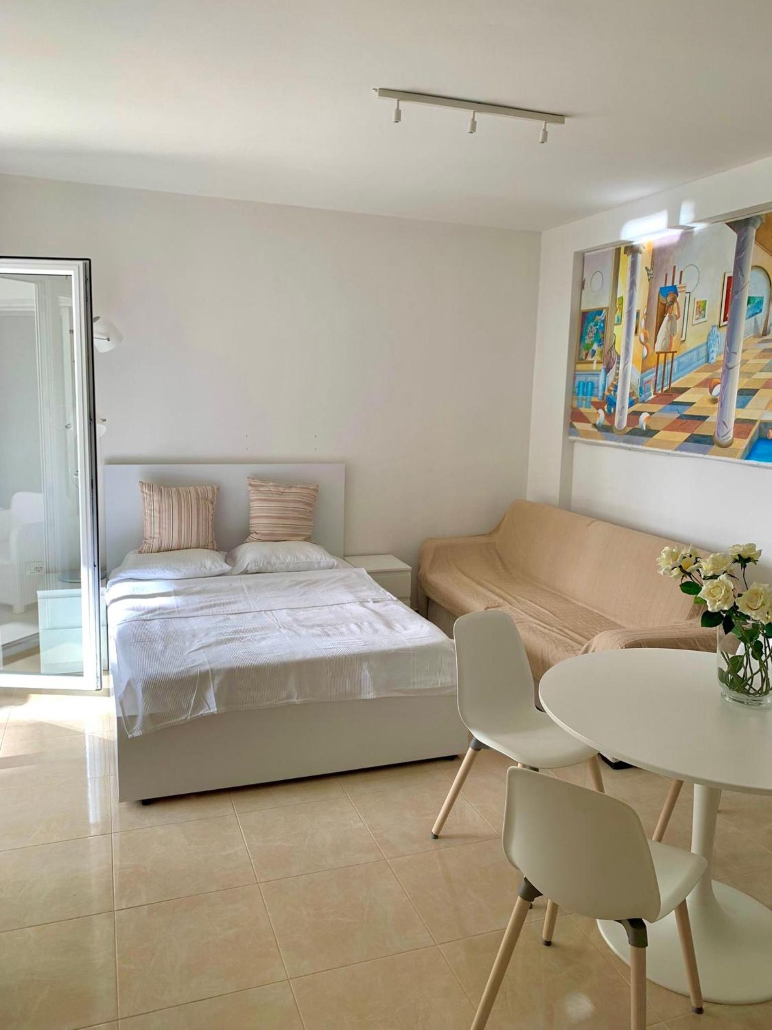 Loli Apartment Luxury white Residence