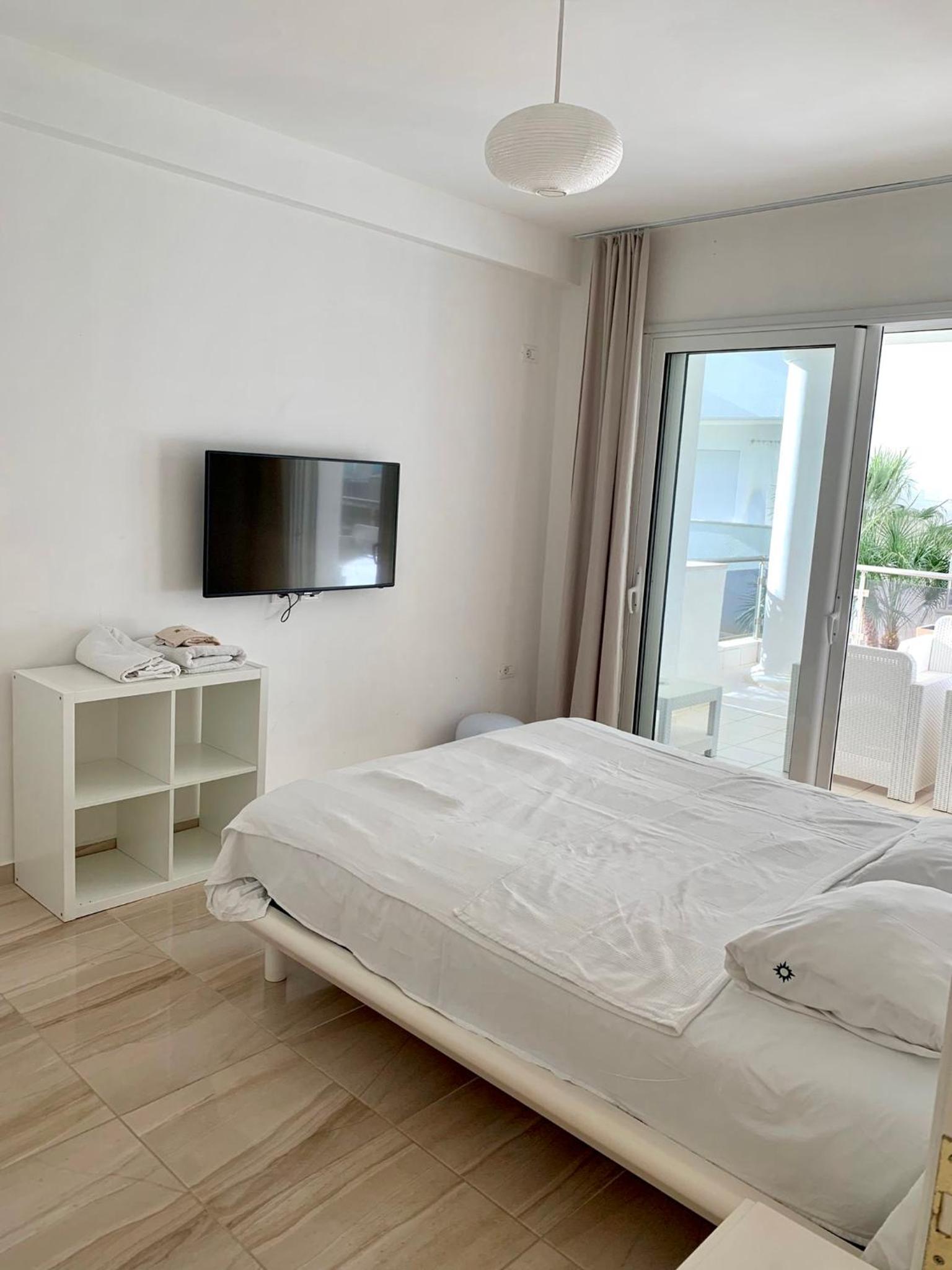 Loli Apartment Luxury white Residence