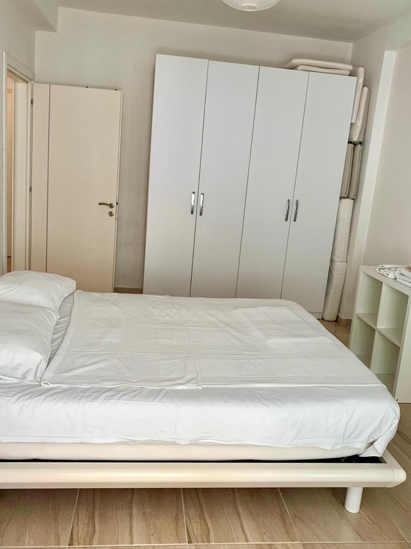 Loli Apartment Luxury white Residence