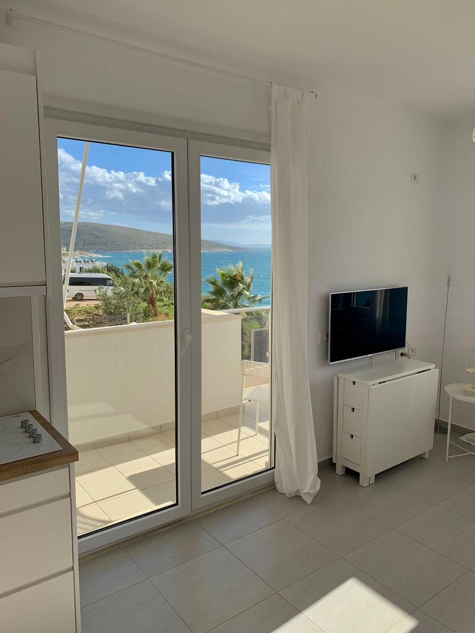 Loli Apartment Luxury white Residence