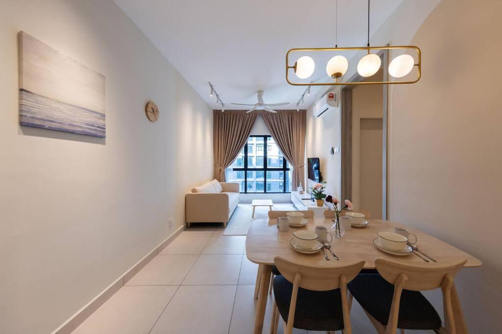 Cozy House Majestic Maxim Cheras Connaught 夜市中文房东