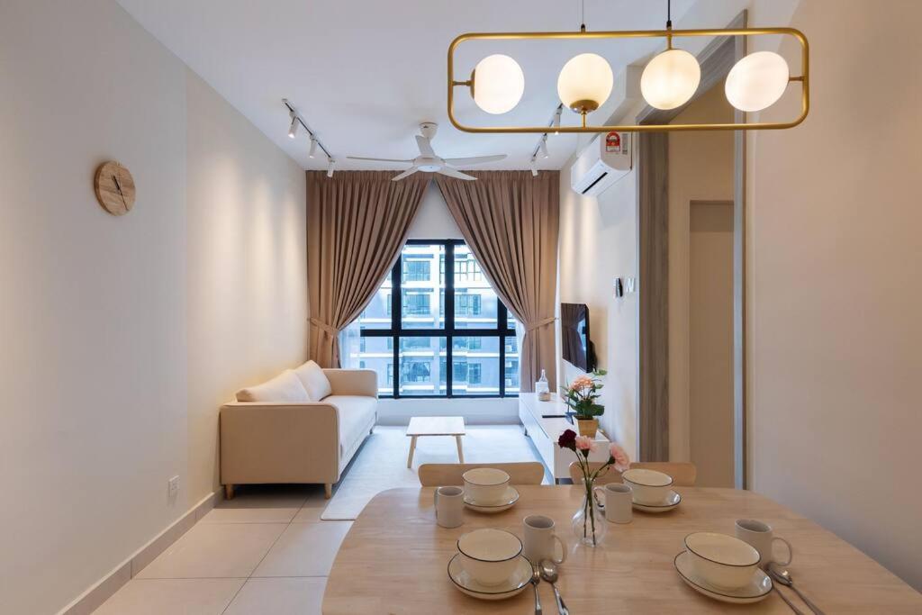 Cozy House Majestic Maxim Cheras Connaught 夜市中文房东