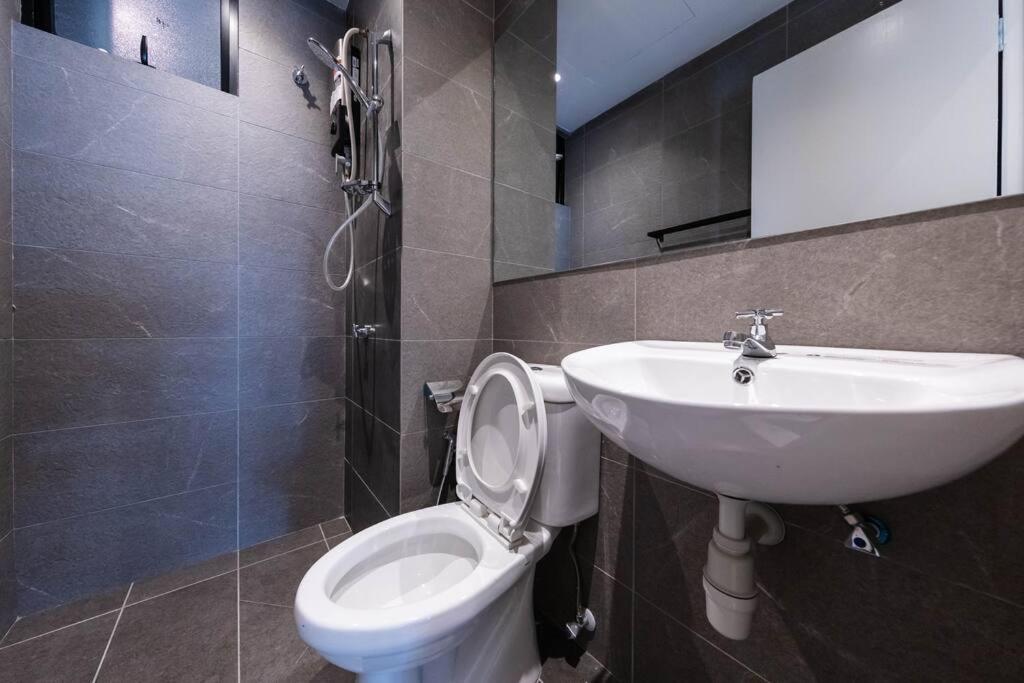 Cozy House Majestic Maxim Cheras Connaught 夜市中文房东