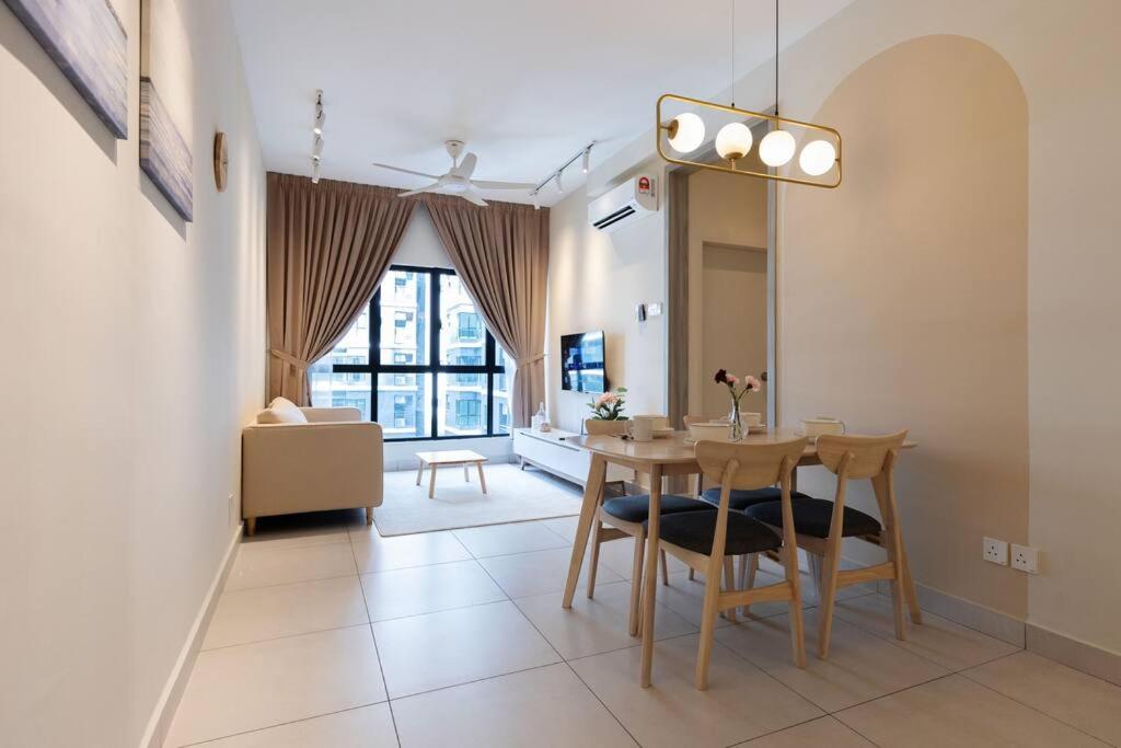 Cozy House Majestic Maxim Cheras Connaught 夜市中文房东