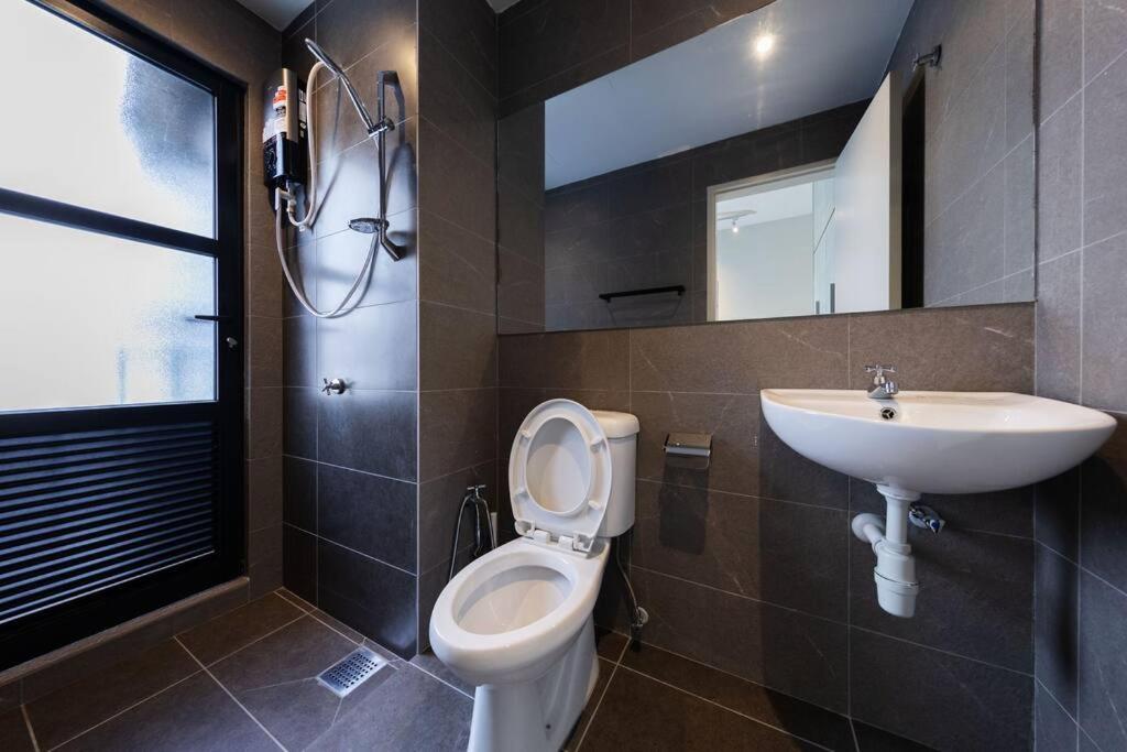 Cozy House Majestic Maxim Cheras Connaught 夜市中文房东