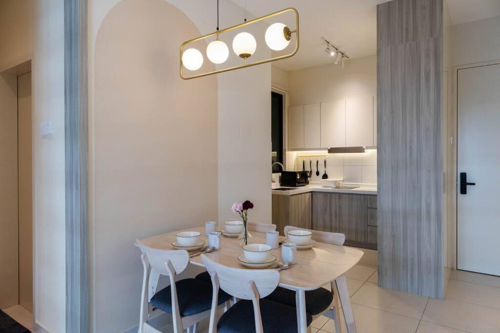 Cozy House Majestic Maxim Cheras Connaught 夜市中文房东