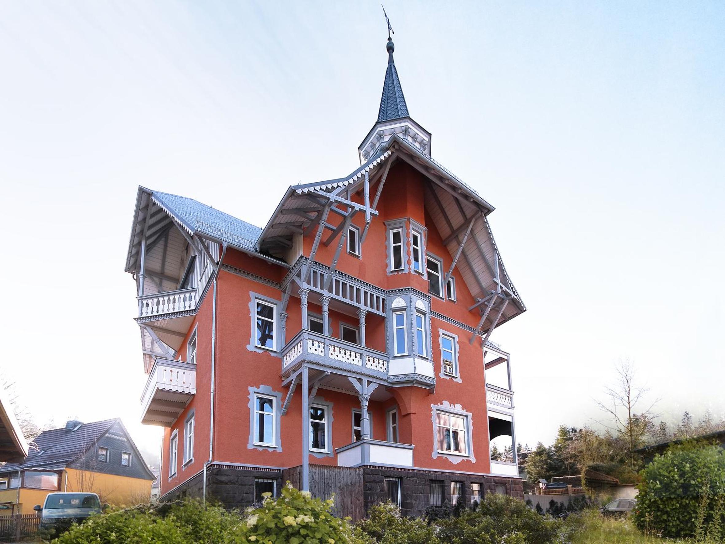 Moderne Ferienwohnung in alter Villa