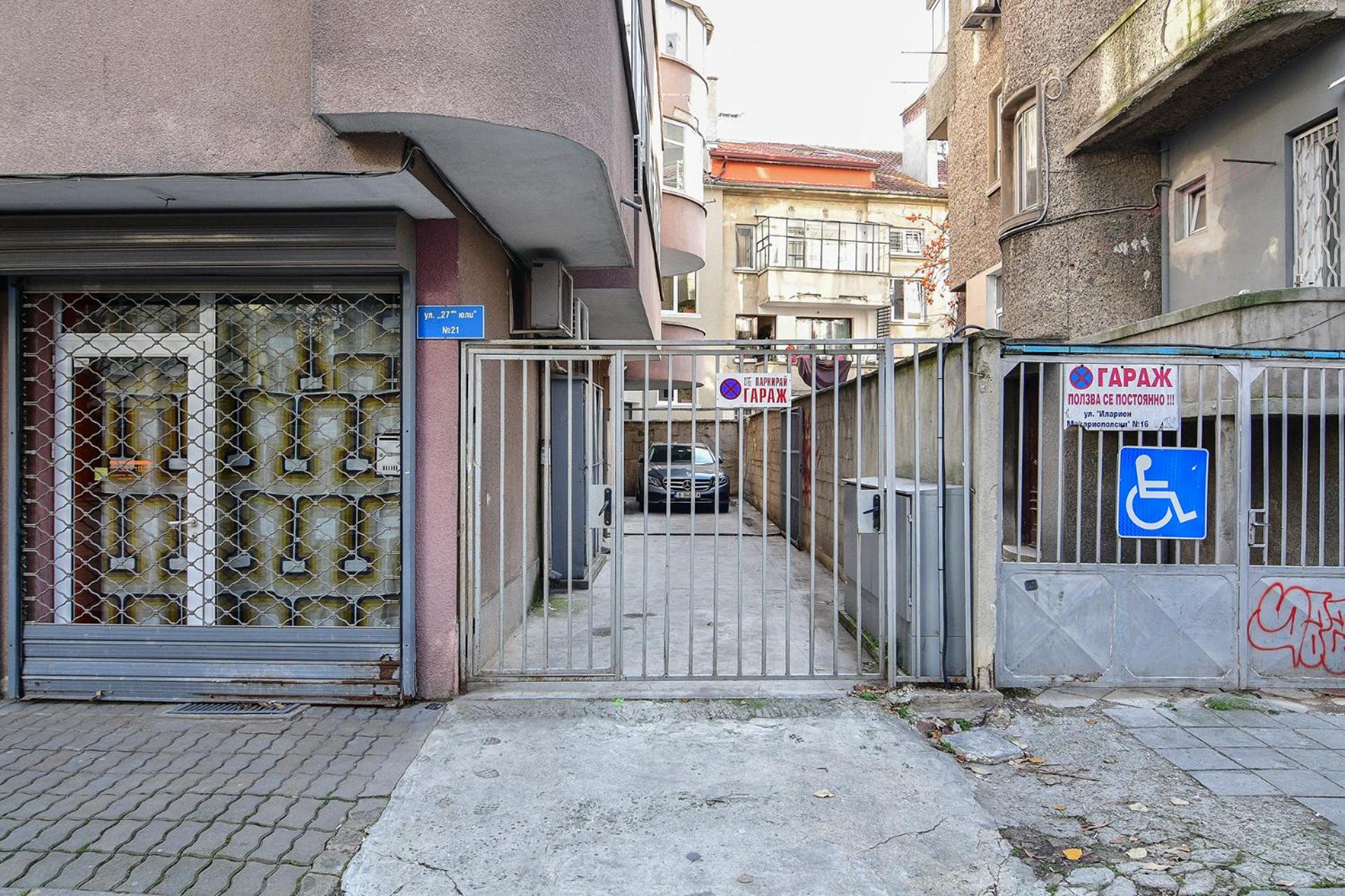 Budget 1BR flat downtown Varna