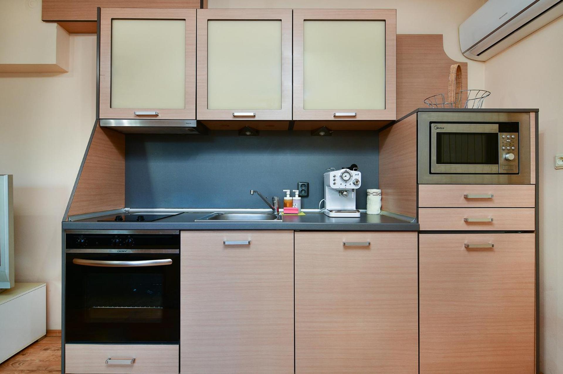 Budget 1BR flat downtown Varna