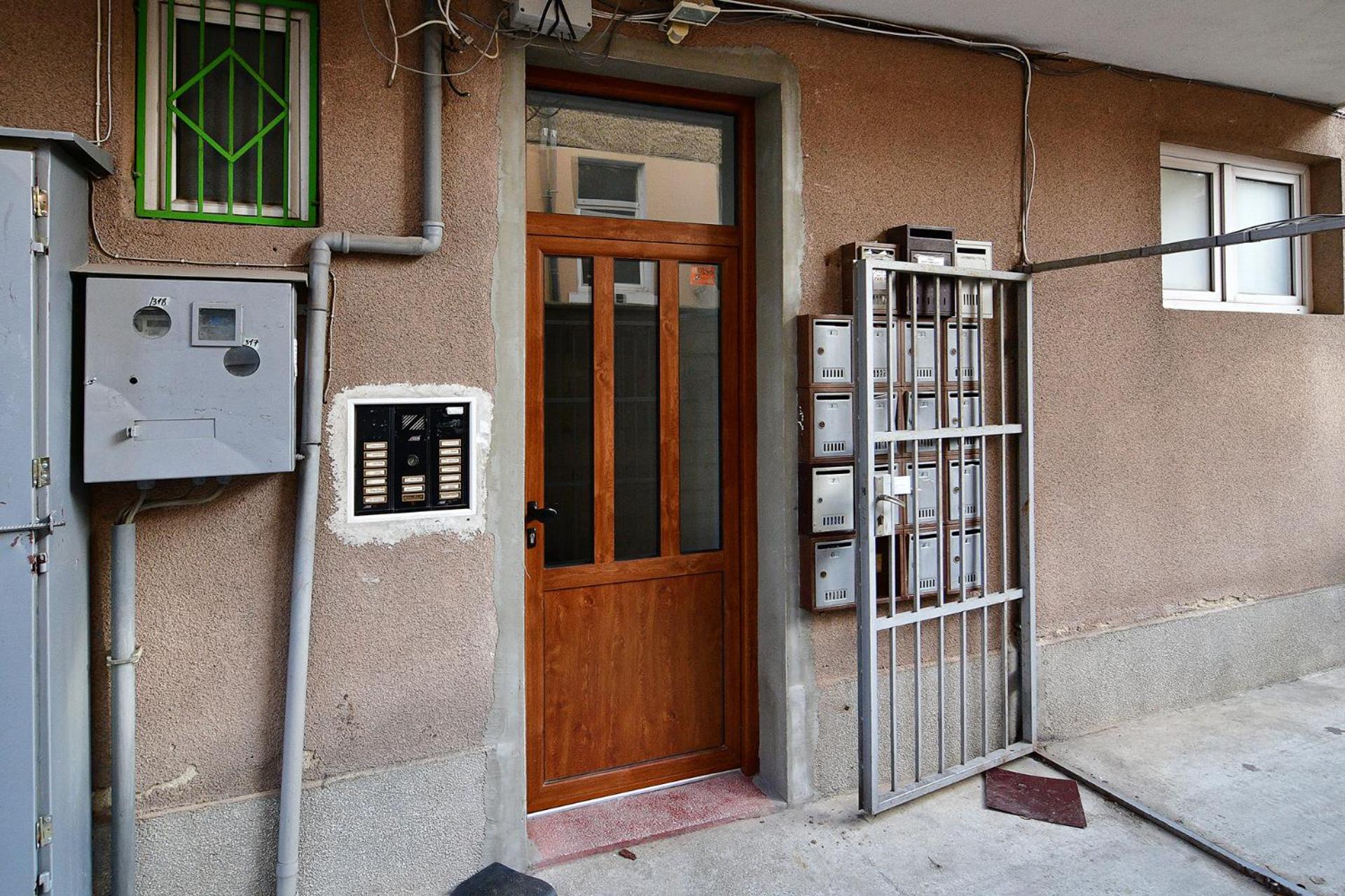 Budget 1BR flat downtown Varna