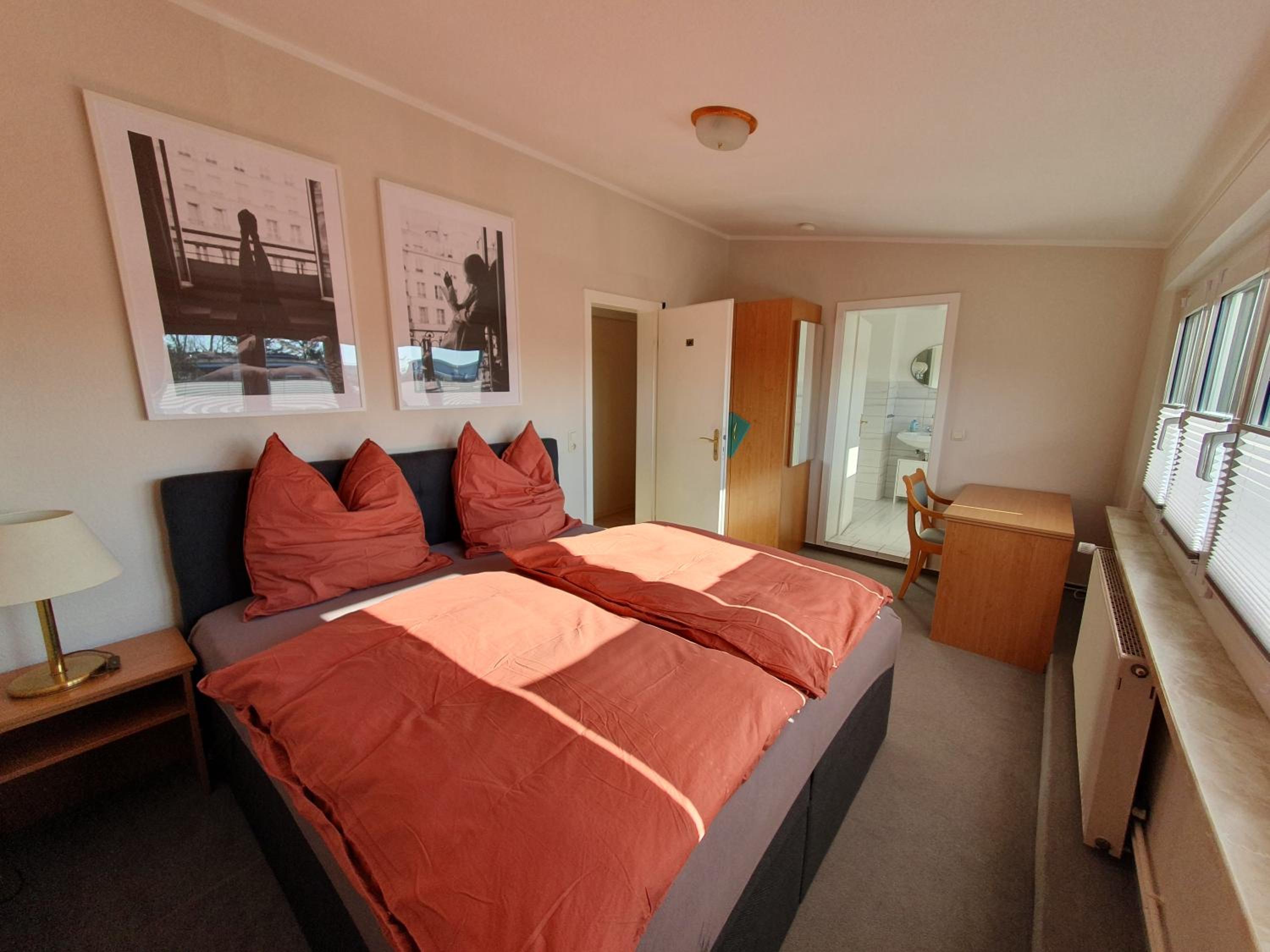 Neumuhler Hof- Ferienwohnung "Thomas" 3 Zimmer,3 Bader mit Dusche, kostenfreie Parkplatze vor dem Haus - Property Image 34