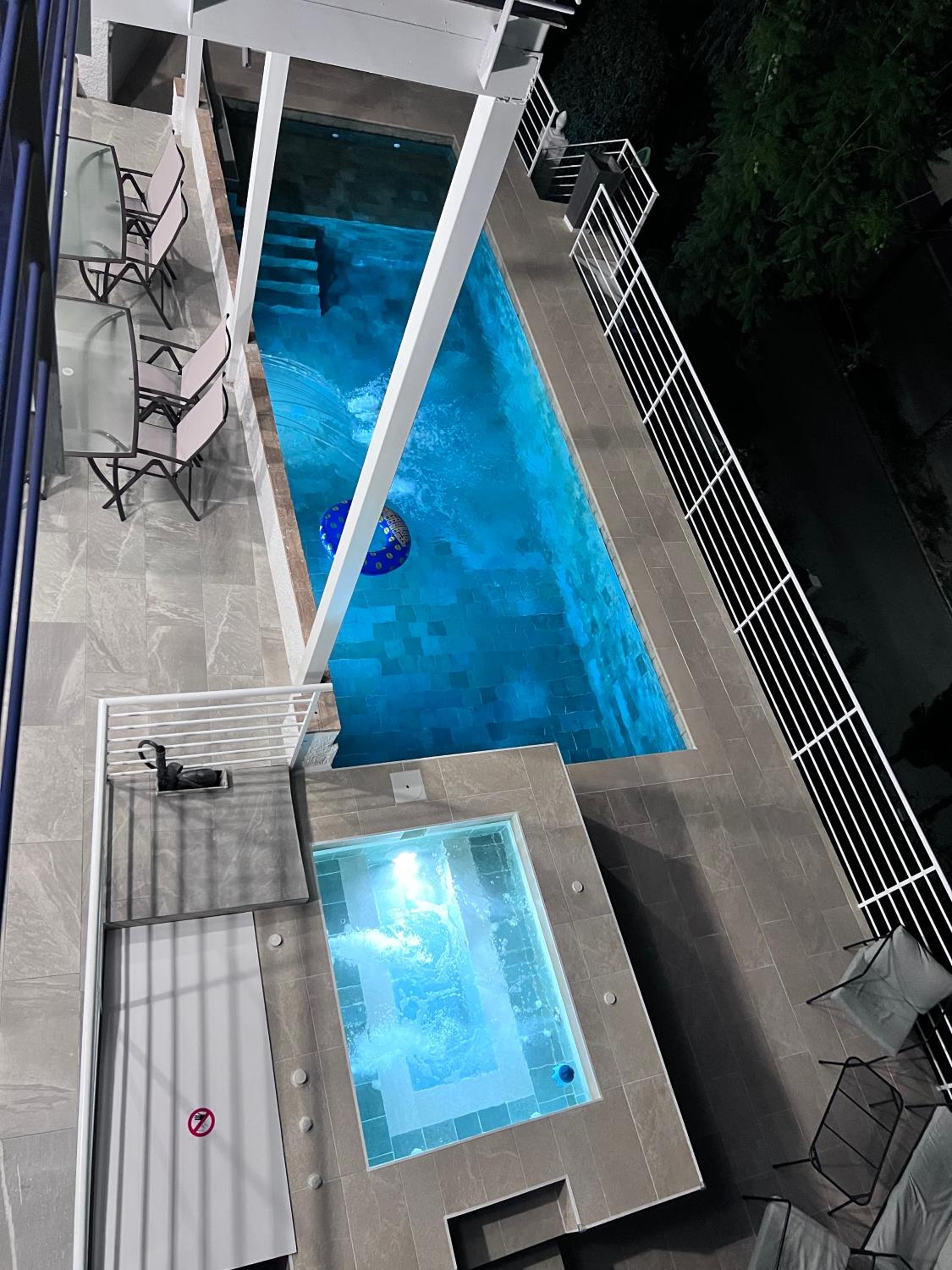 Hotel Dream Villa With Swimming Pool, Jacuzzi, Waterfall