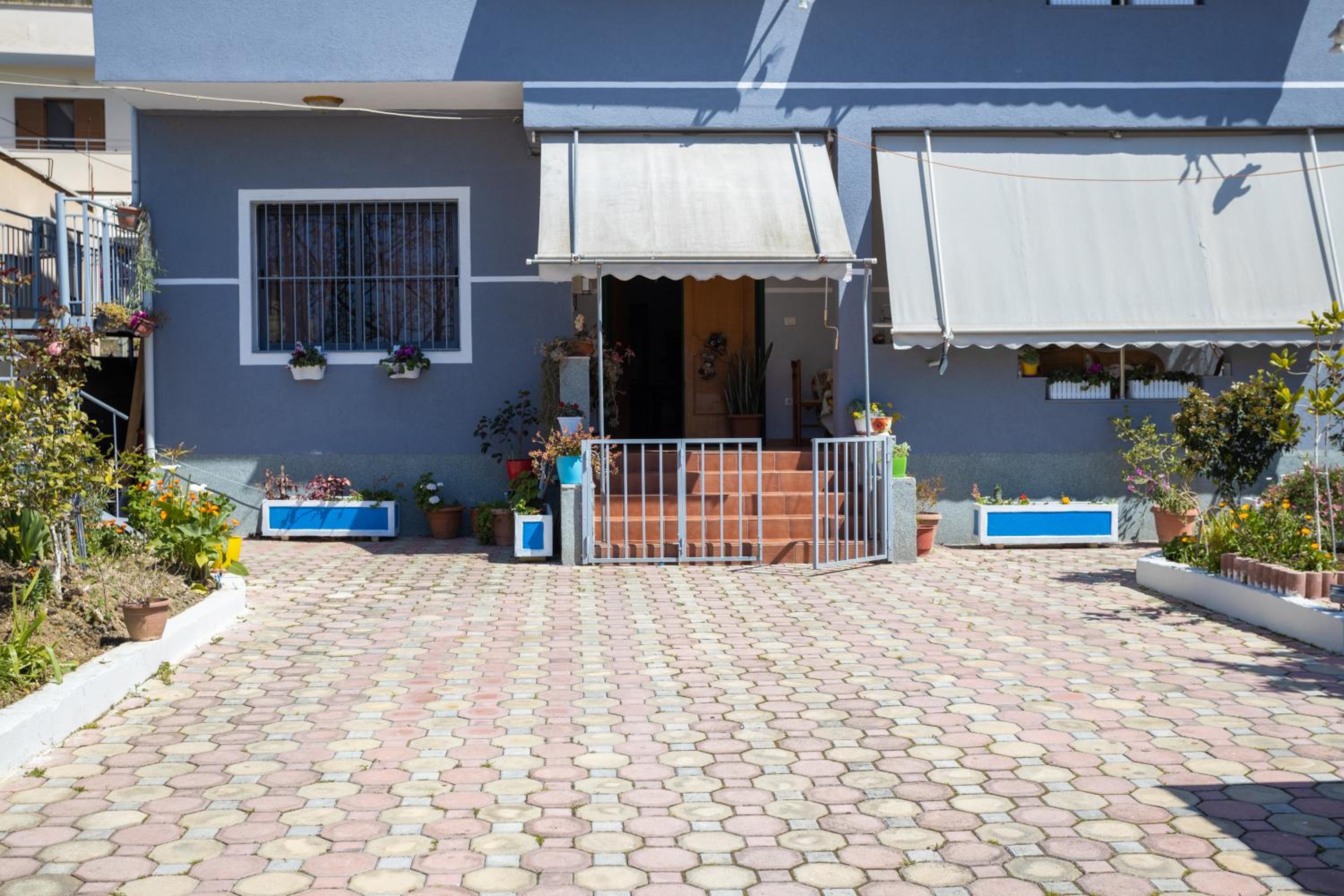 Vila AULONA