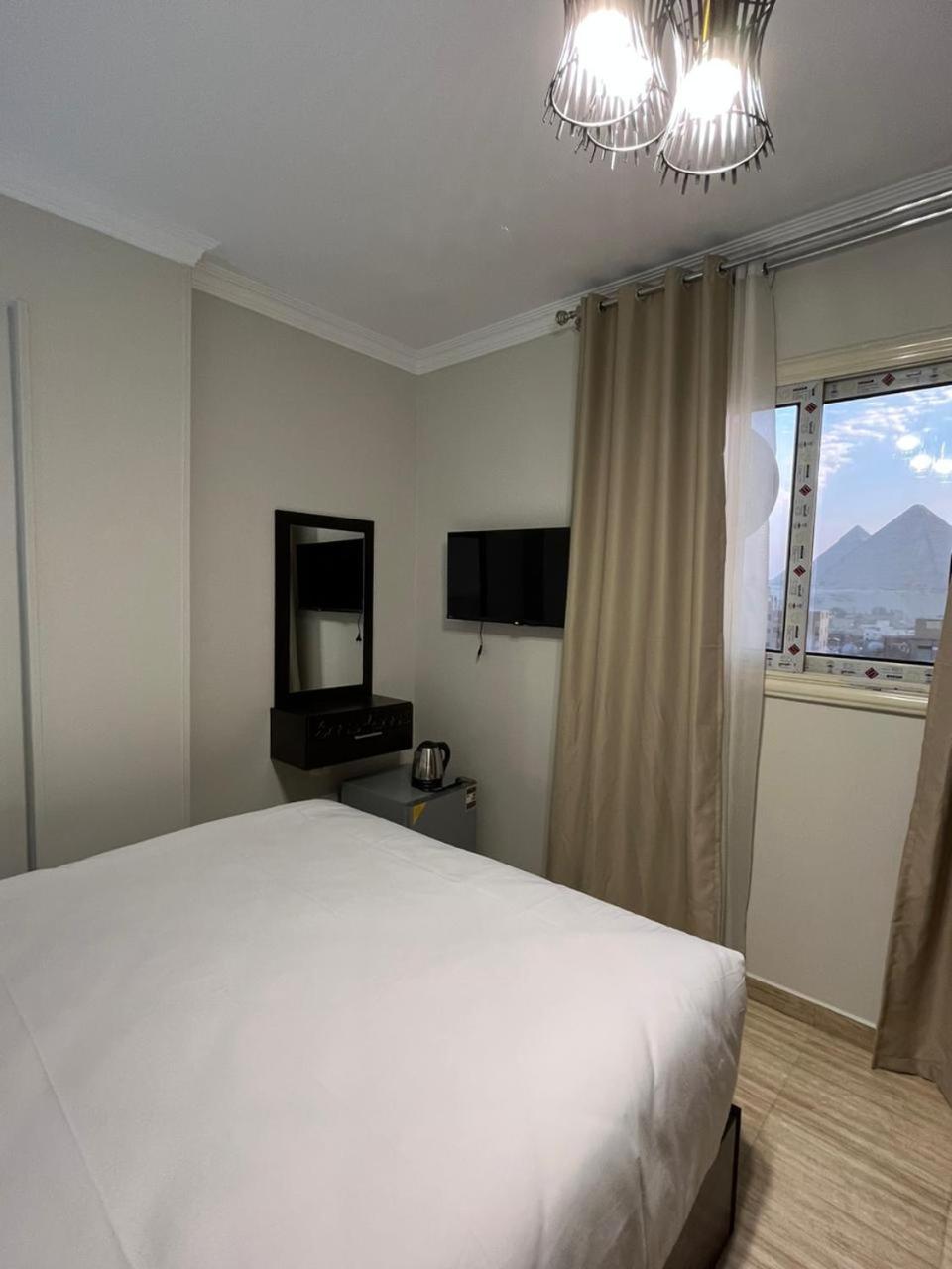 Crowne Pyramids View inn