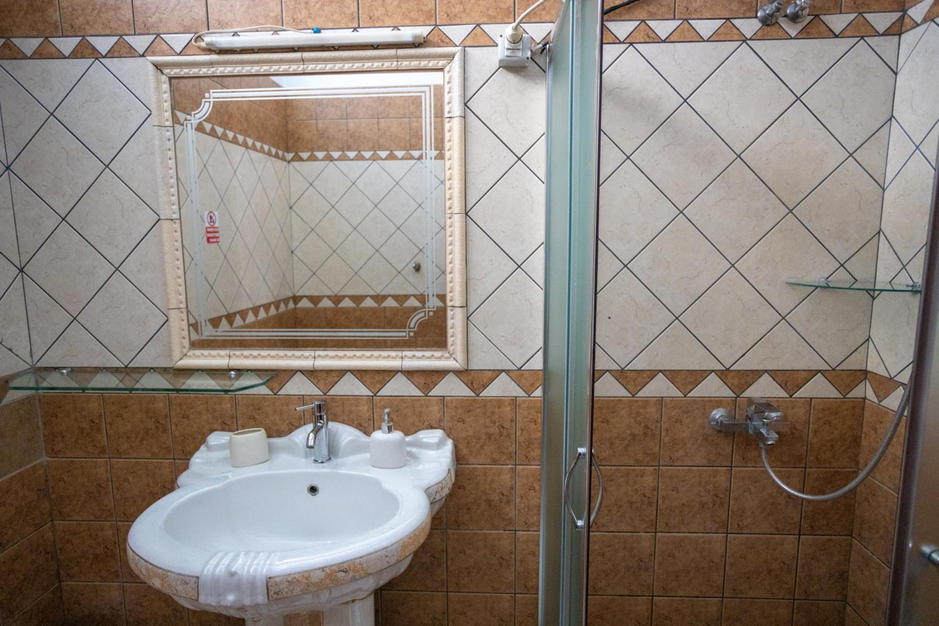 Vila AULONA