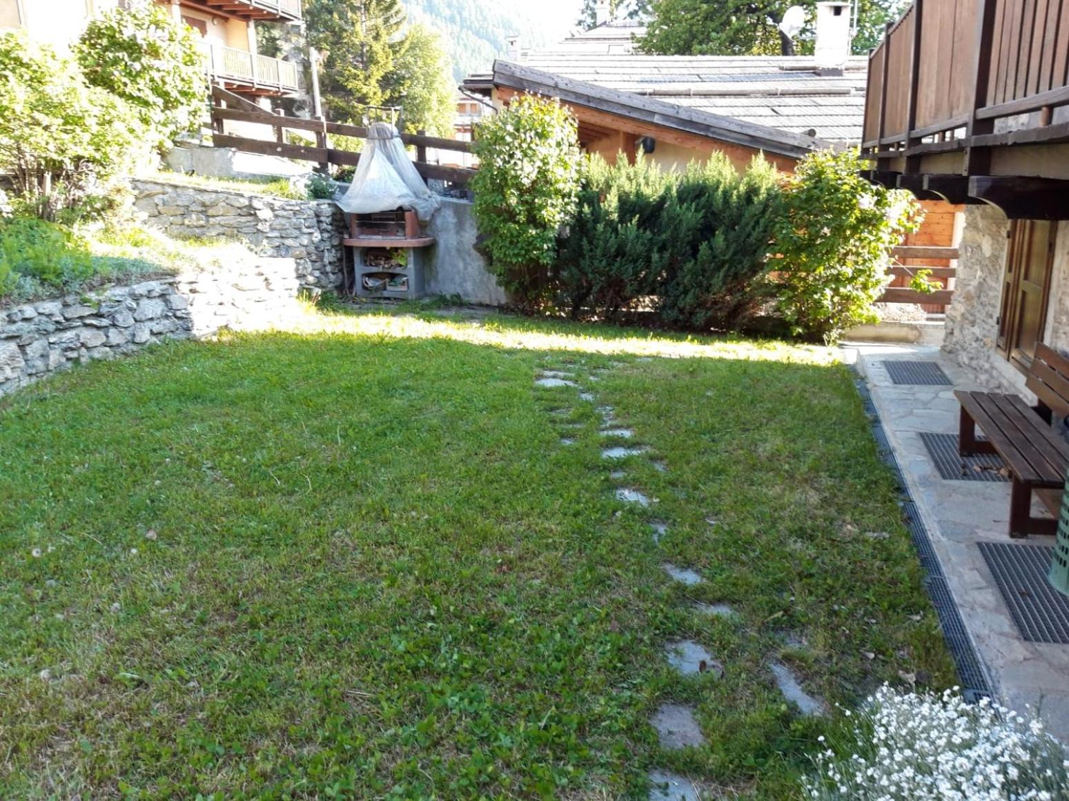 Sauze d'Oulx ciabot la garitüla with garden - wifi- close to the chairlift view 2