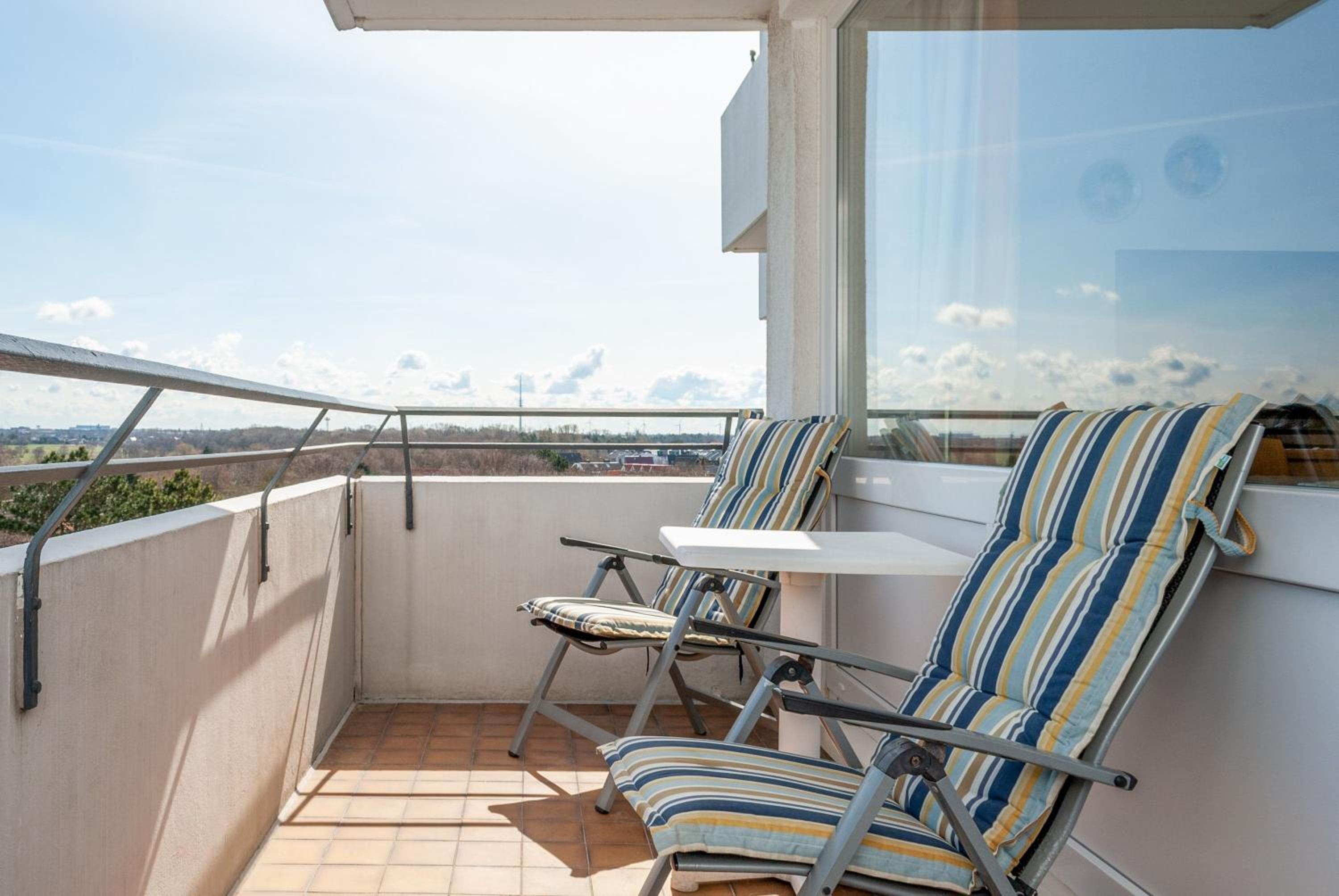 Hanseatic 610