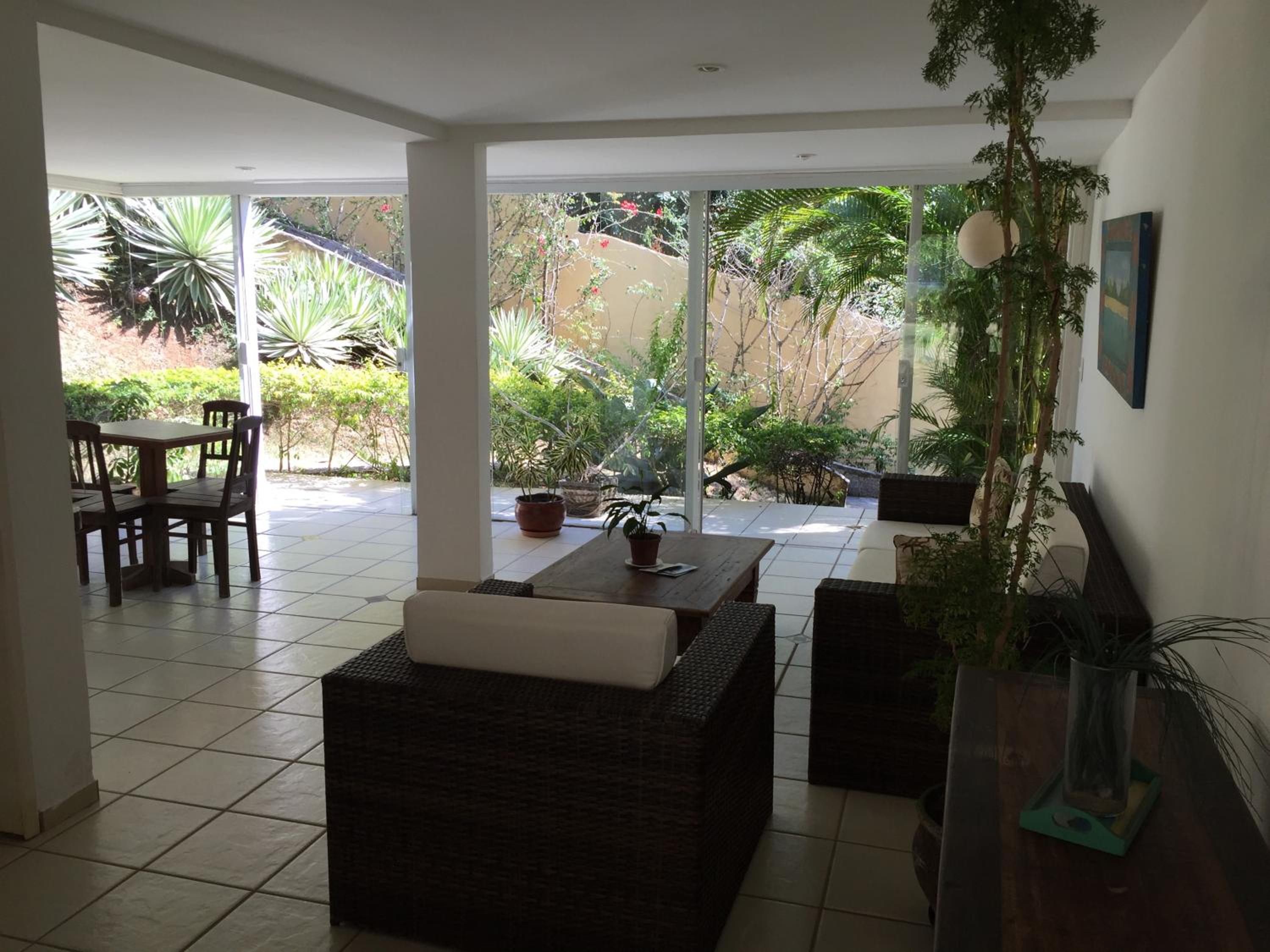 Praia da Ferradurinha Guest House