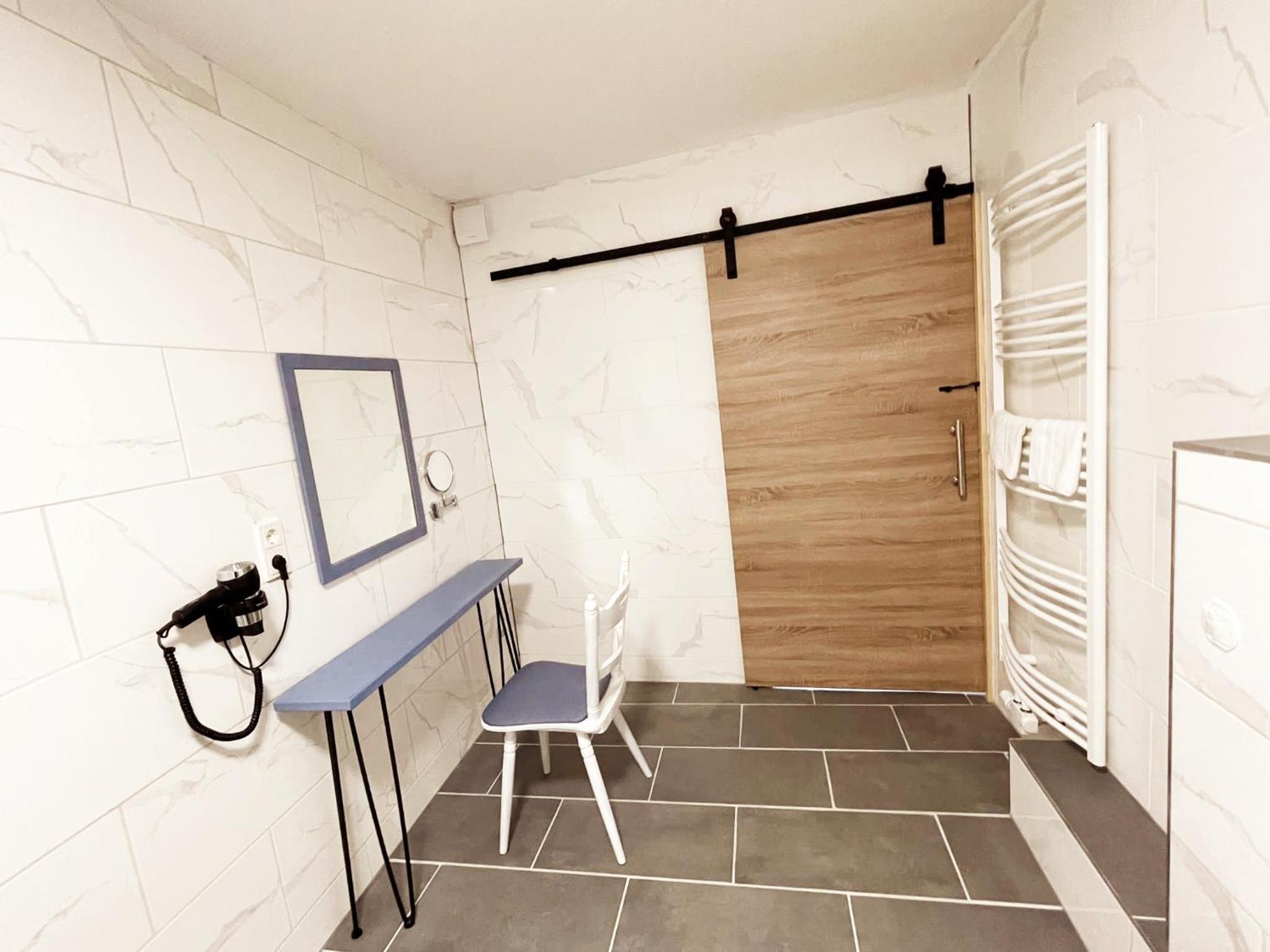 Blue Lagoon Holiday Apartments & Double Room with Balcony