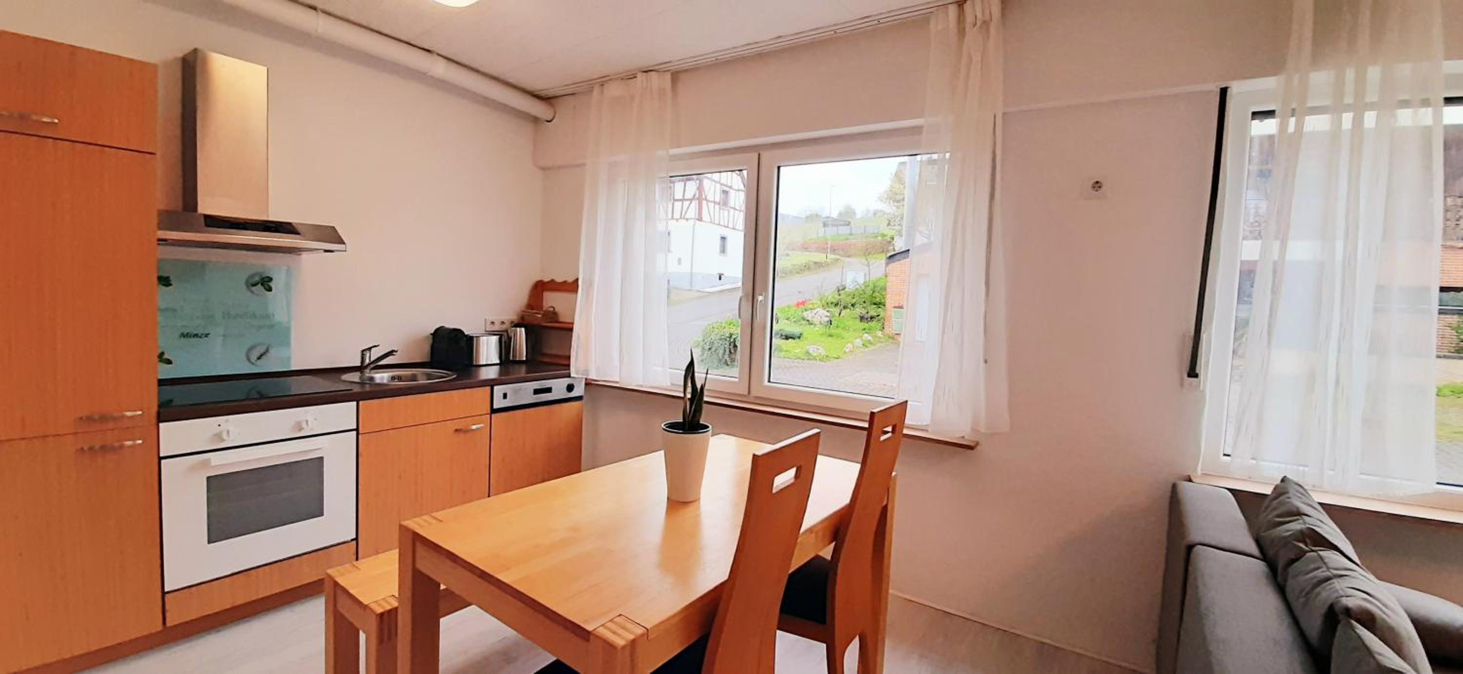 Blue Lagoon Holiday Apartments & Double Room with Balcony