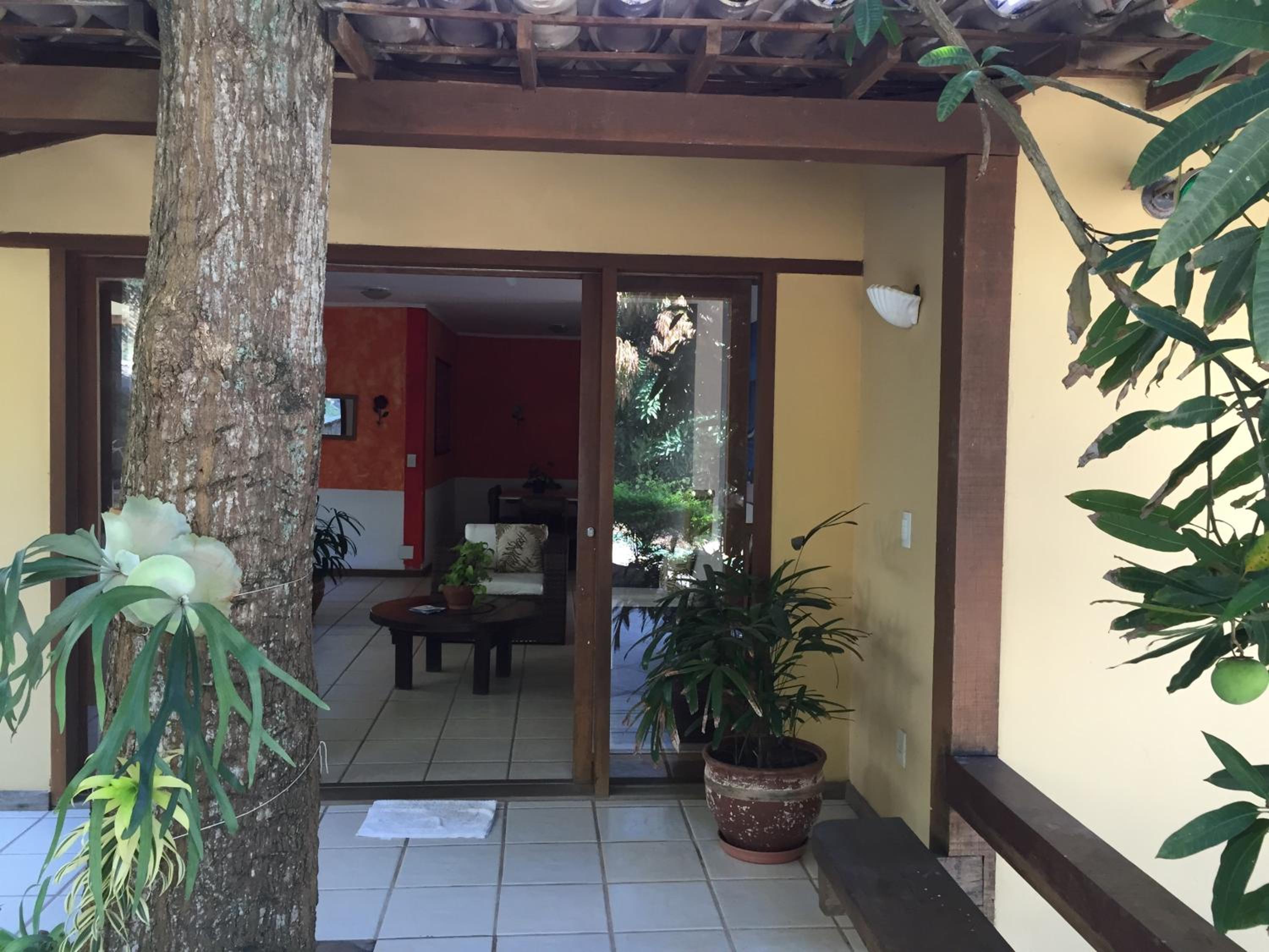 Praia da Ferradurinha Guest House