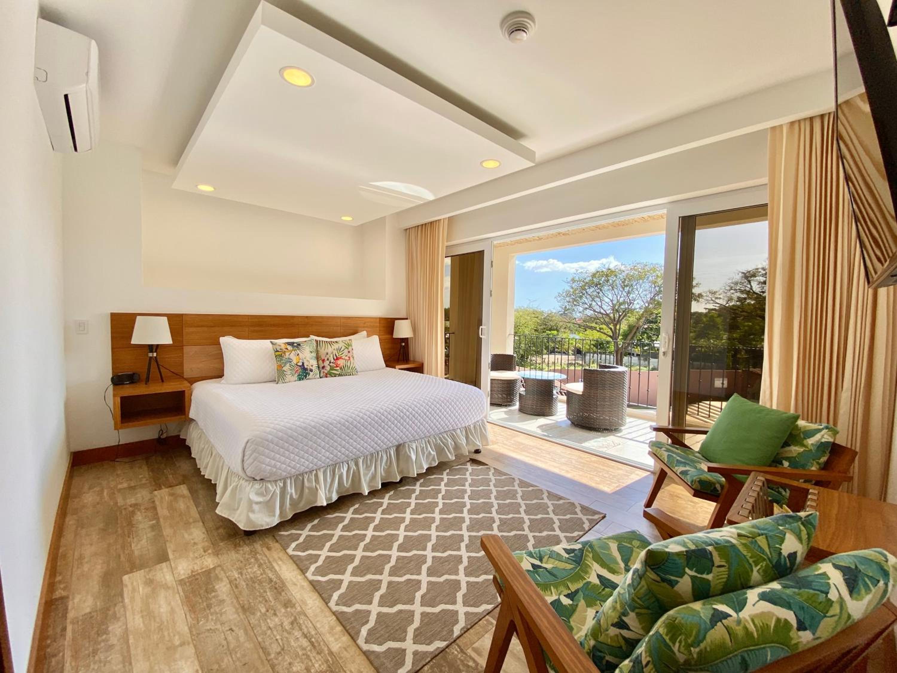 Tropical Luxury 2Bdr condo - Pool view - At the Beach view 5