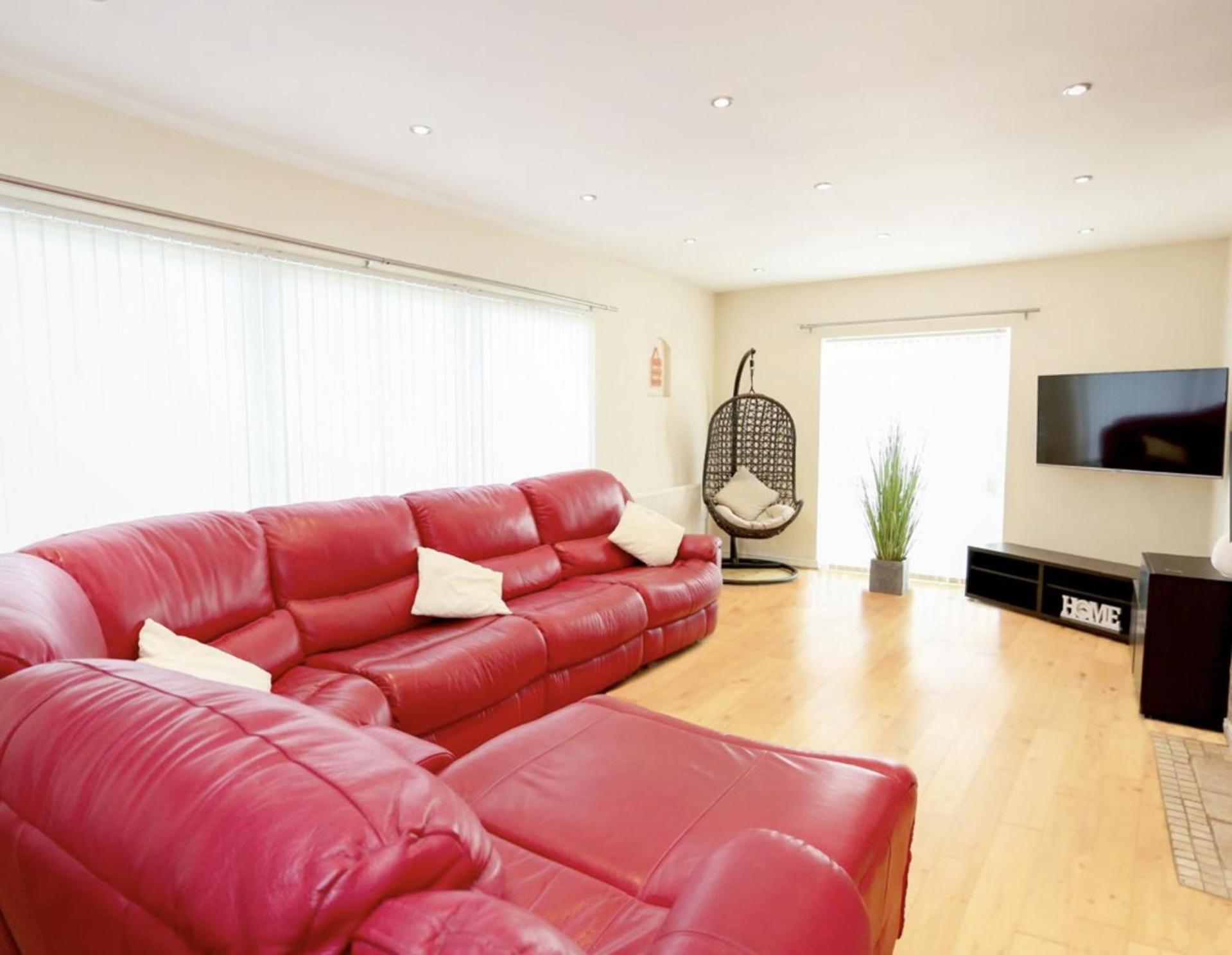 Beautiful 3-Bed House in Porthmadog view 2